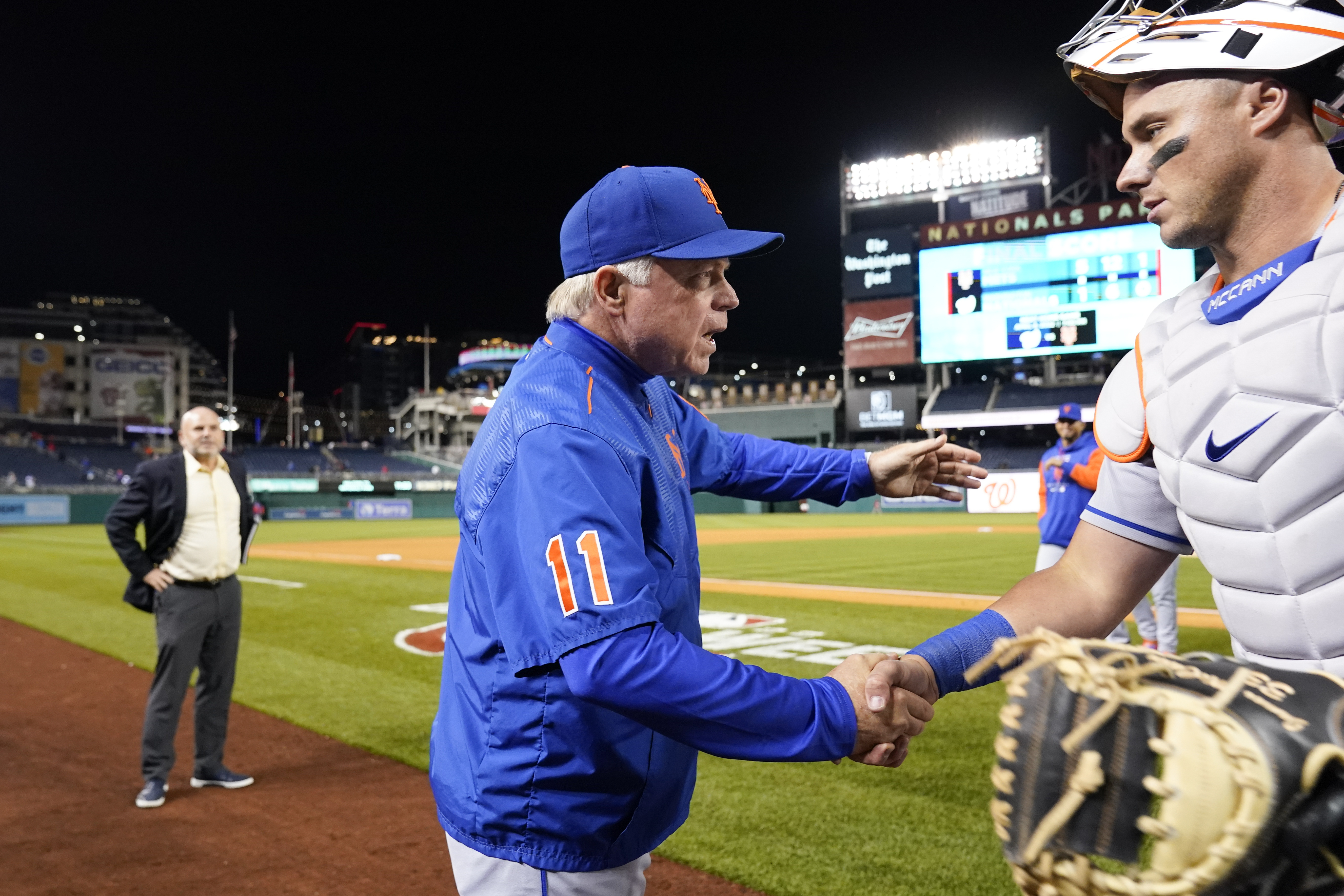Buck Showalter reacts to Mets seventh shutout loss of the season