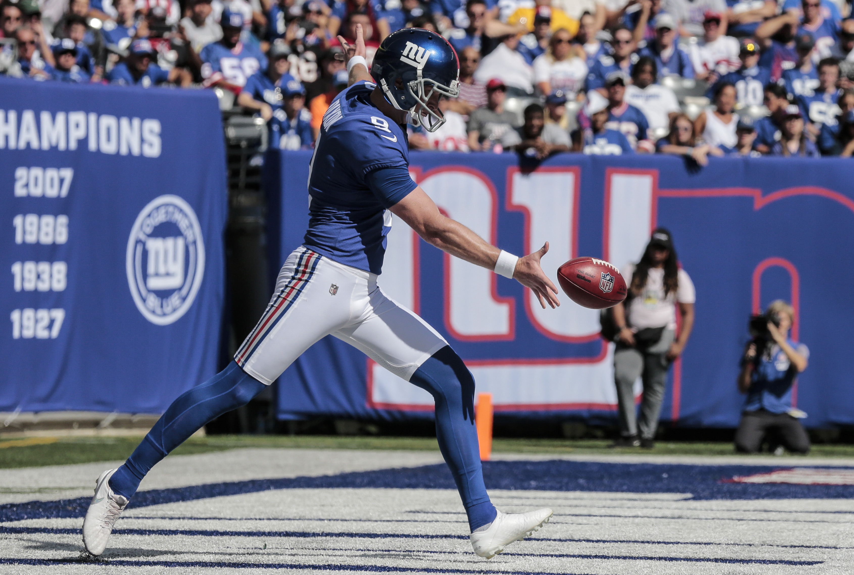 Los Angeles Rams sign former New York Giants punter Riley Dixon