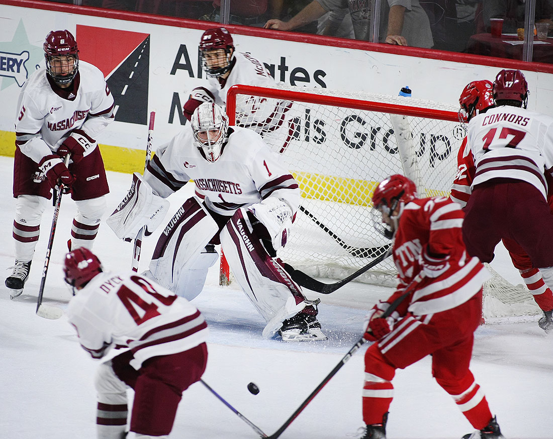 UMass Hockey Vs BU 11/11/22 - Masslive.com