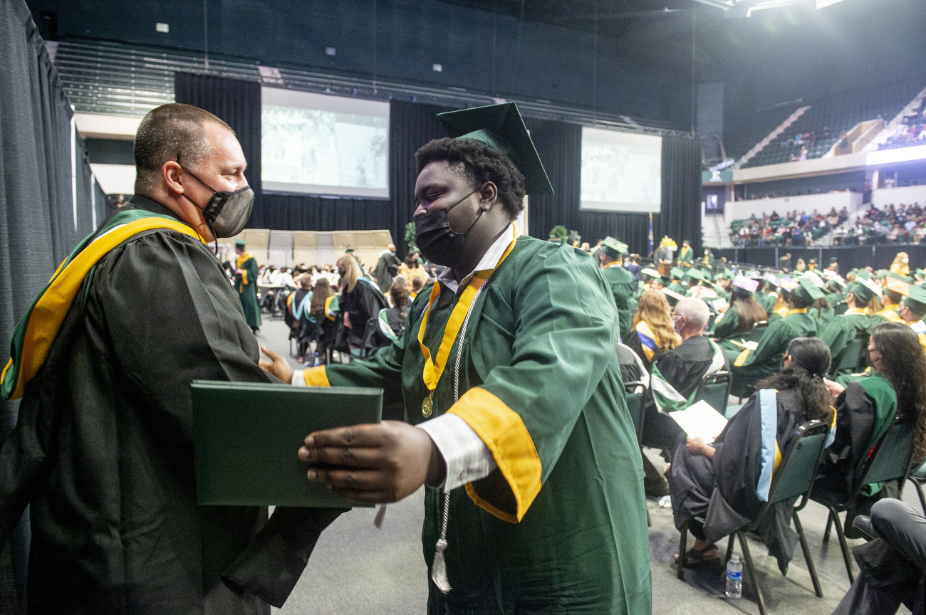 Ann Arbor Huron 2022 commencement ceremony - mlive.com