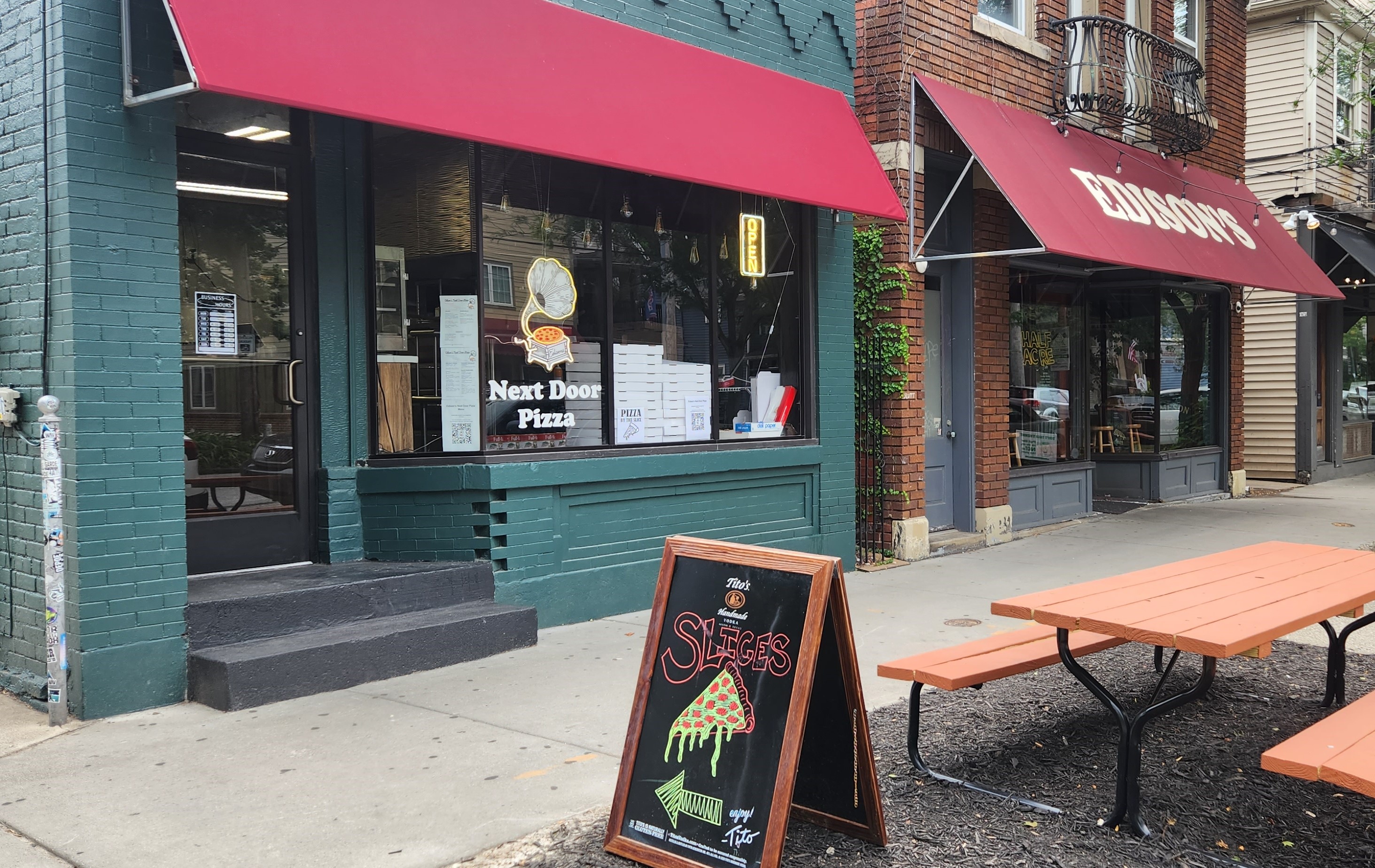 Edison’s Next Door Pizza moves in next to Edison’s Pub, brings new