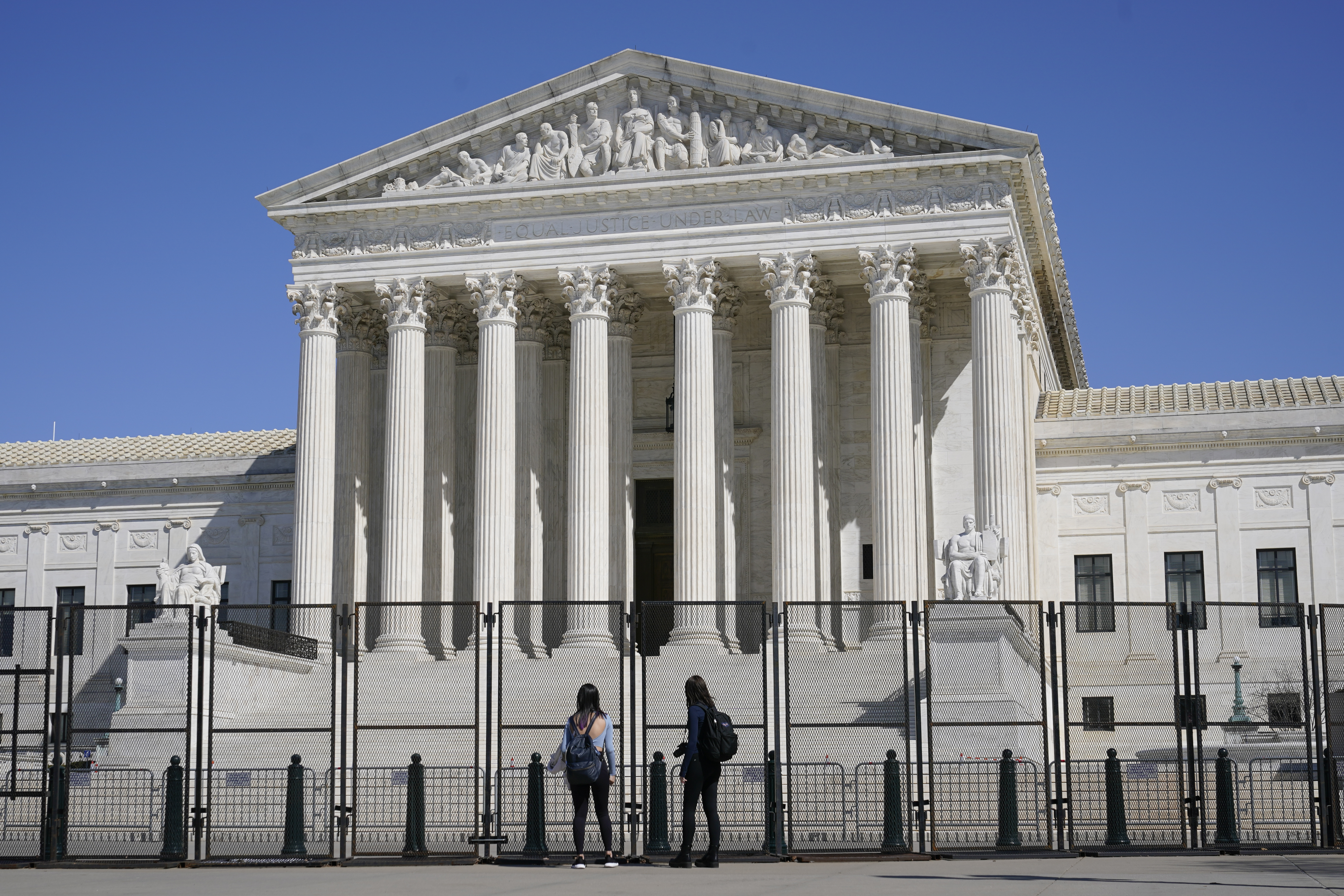 The highest court is. Supreme Court. Supreme Court building. Верховный суд США. Здание суда США.