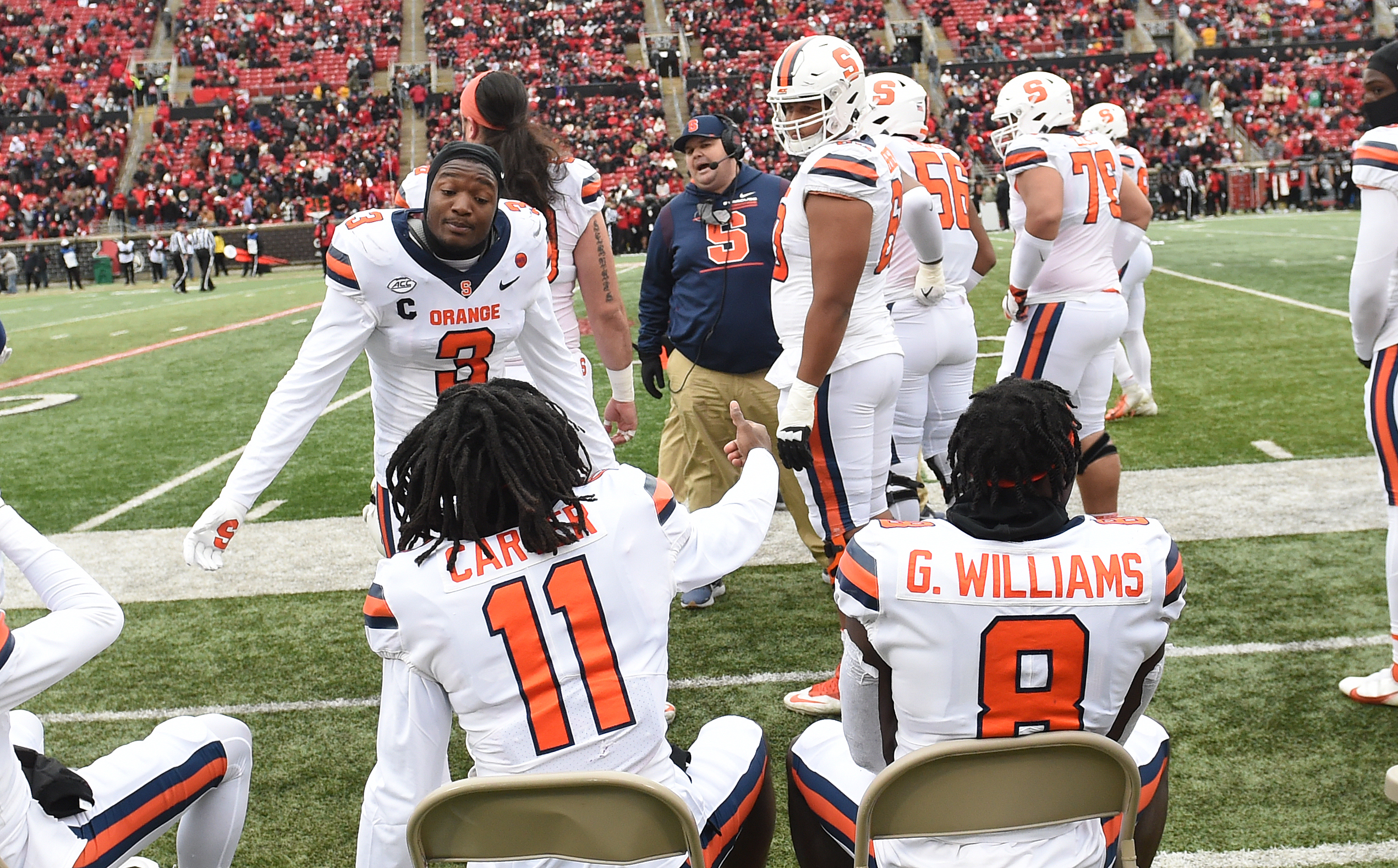 Louisville routs Syracuse 41-3