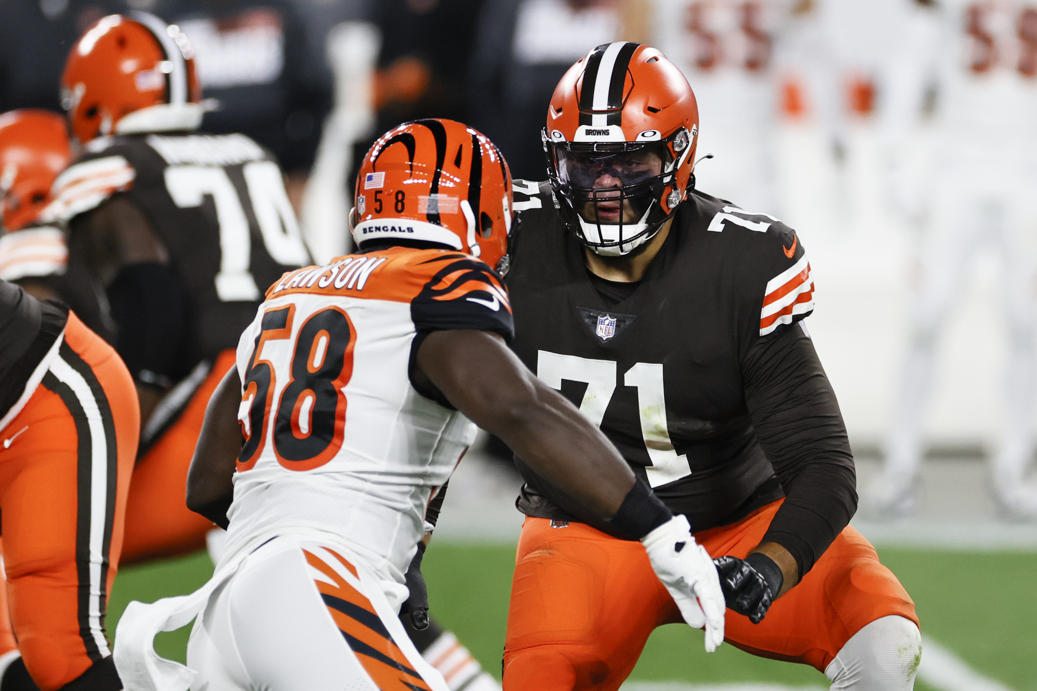 By signing a Carl Lawson or Yannick Ngakoue, and LB Jayon Brown, the Browns  can win free agency: Mary Kay Cabot 