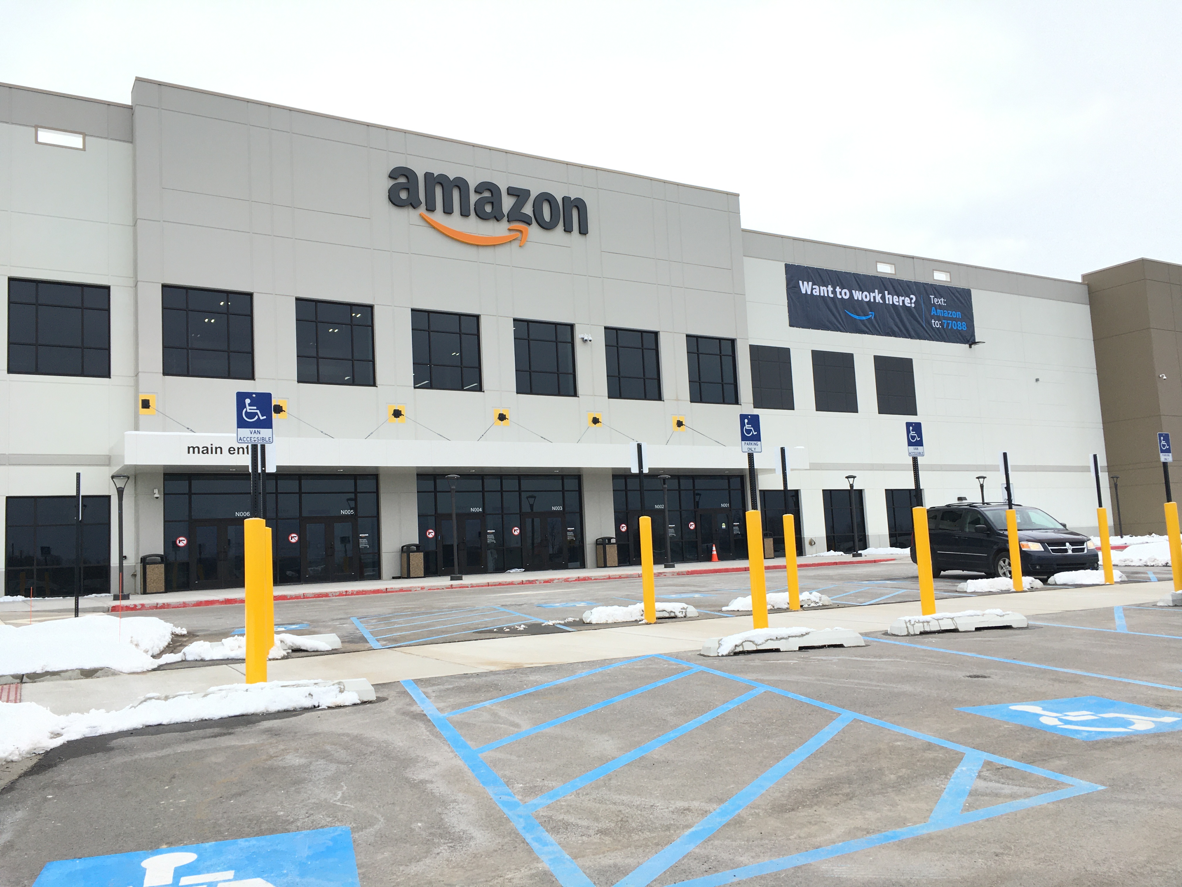 Amazon Given More Time To Meet 1 000 Job Goal At West Michigan Facility Mlive Com