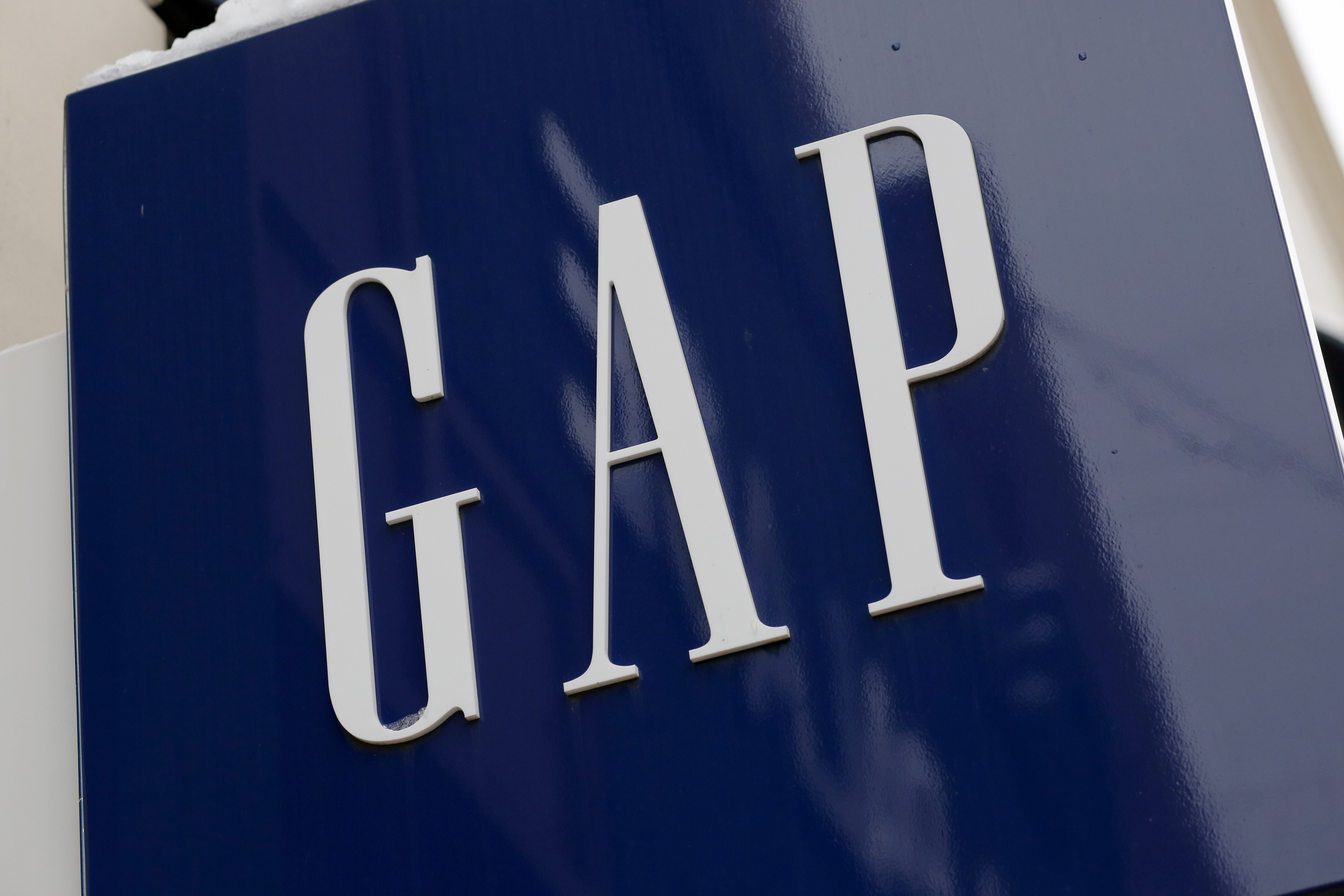 More close. Gap (компания). Gap компания в России. Gap Inc офис. Закрыть gap.