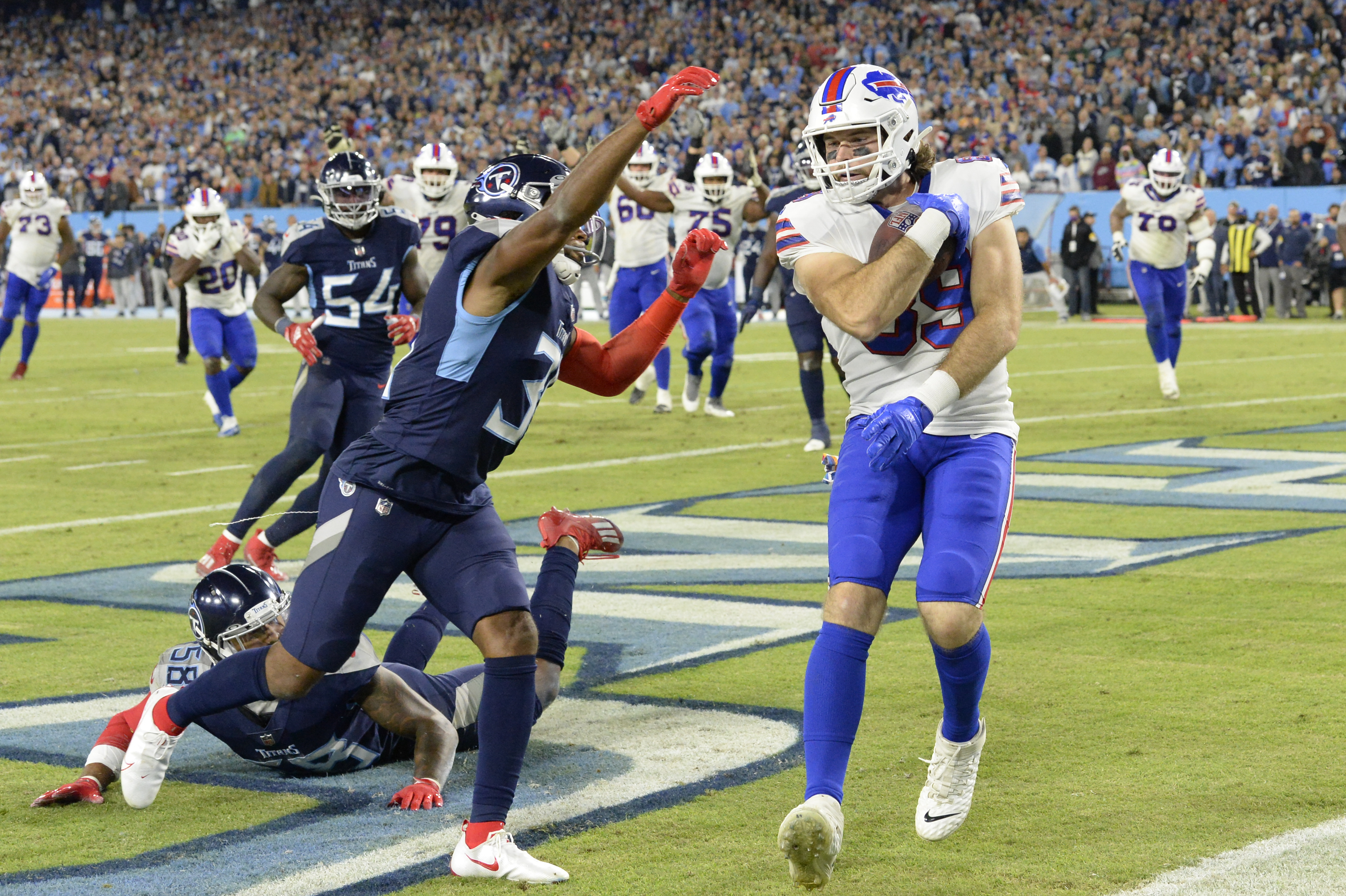 Buffalo Bills tight end Tommy Sweeney (89) at the line of