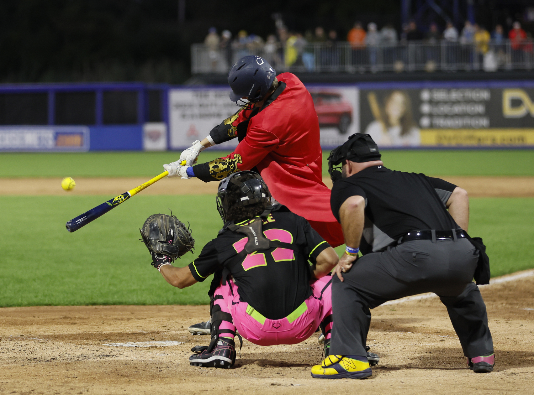 No sleeves, no problem: Syracuse Mets player Luke Voit's fashion