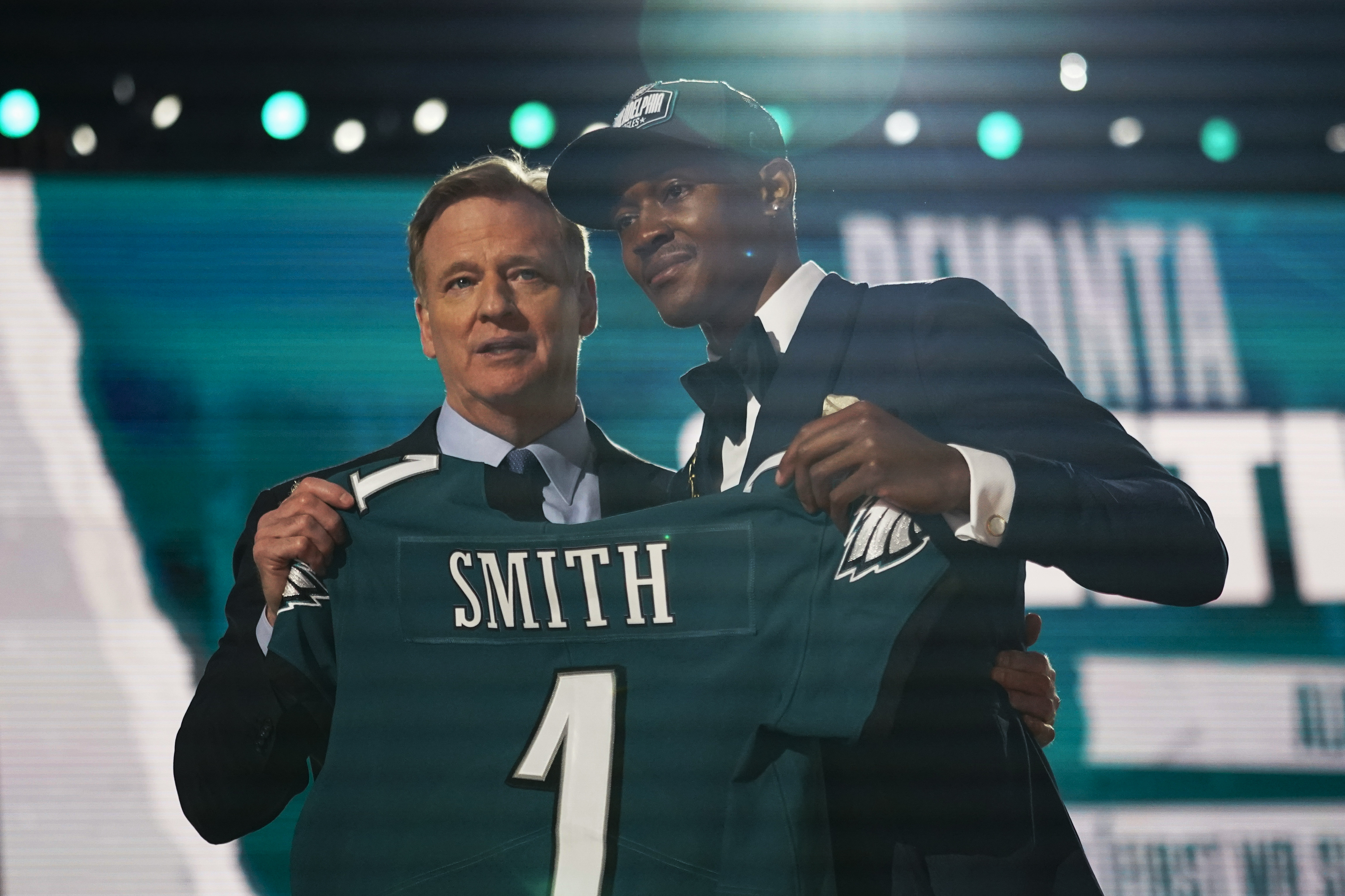 Eagles WR DeVonta Smith on bulking up and the food he can't lay