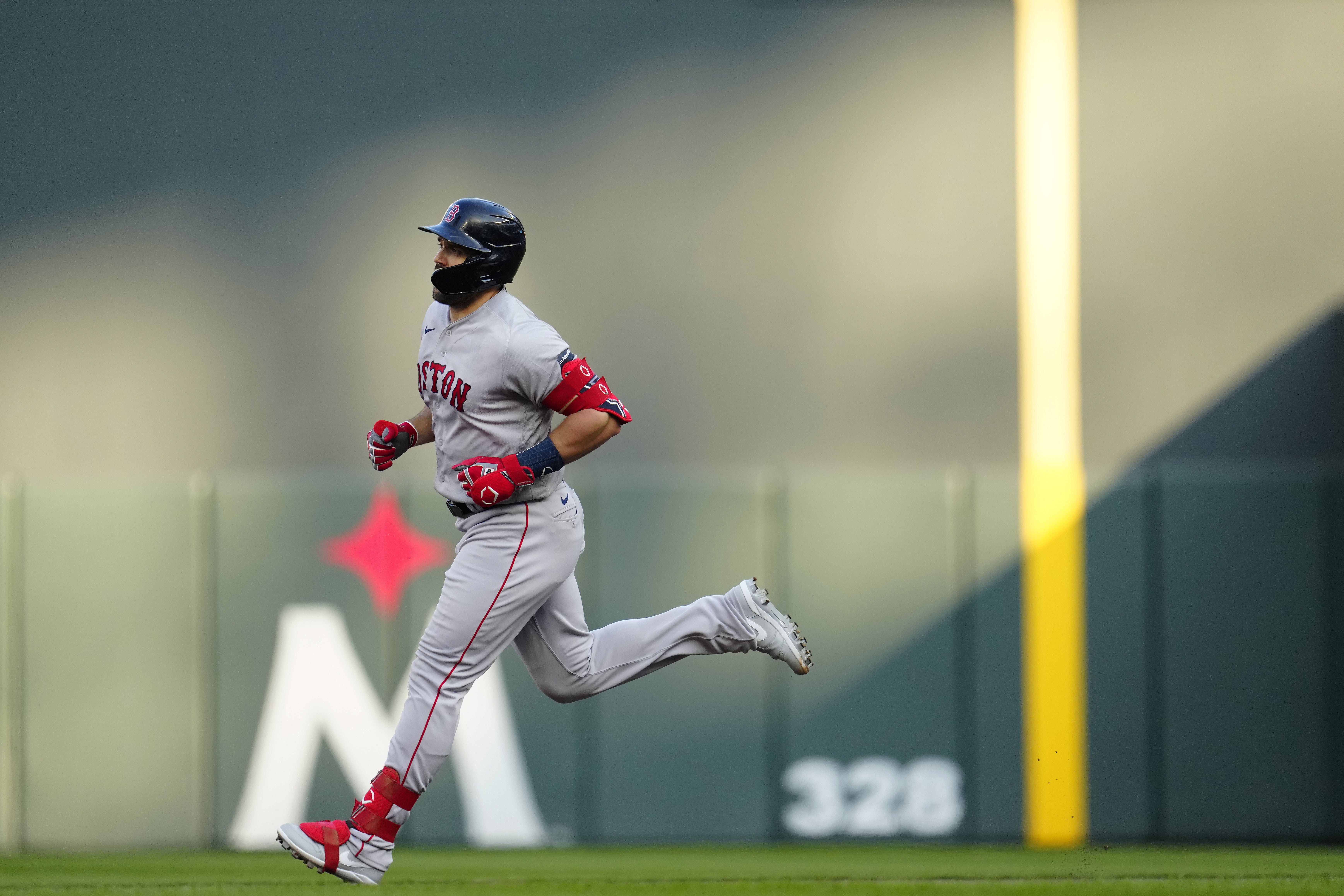 Red Sox Announcer Predicted Adam Duvall's Home Run - FanBuzz