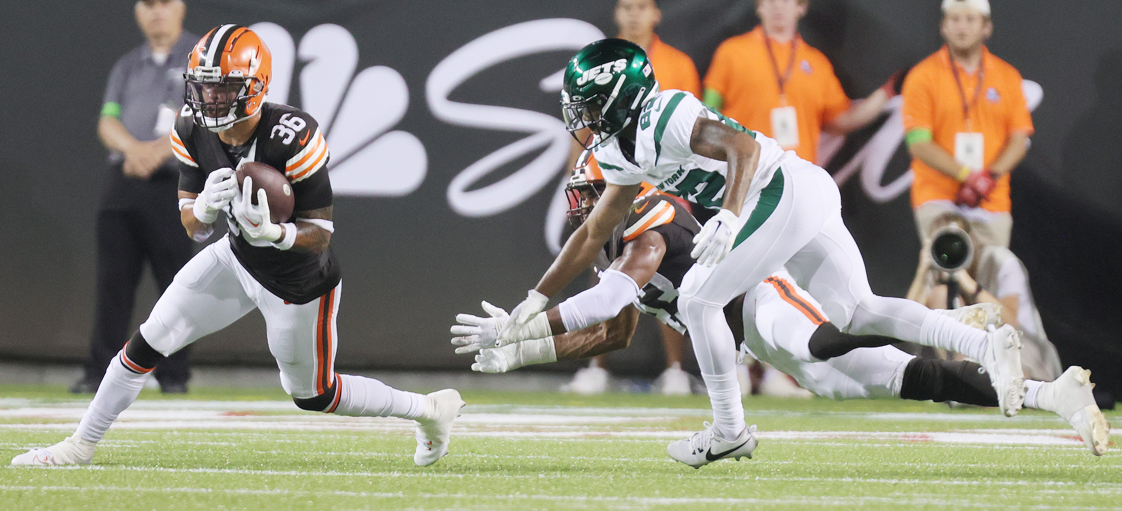 New York Jets wide receiver Irvin Charles (82) makes a catch in