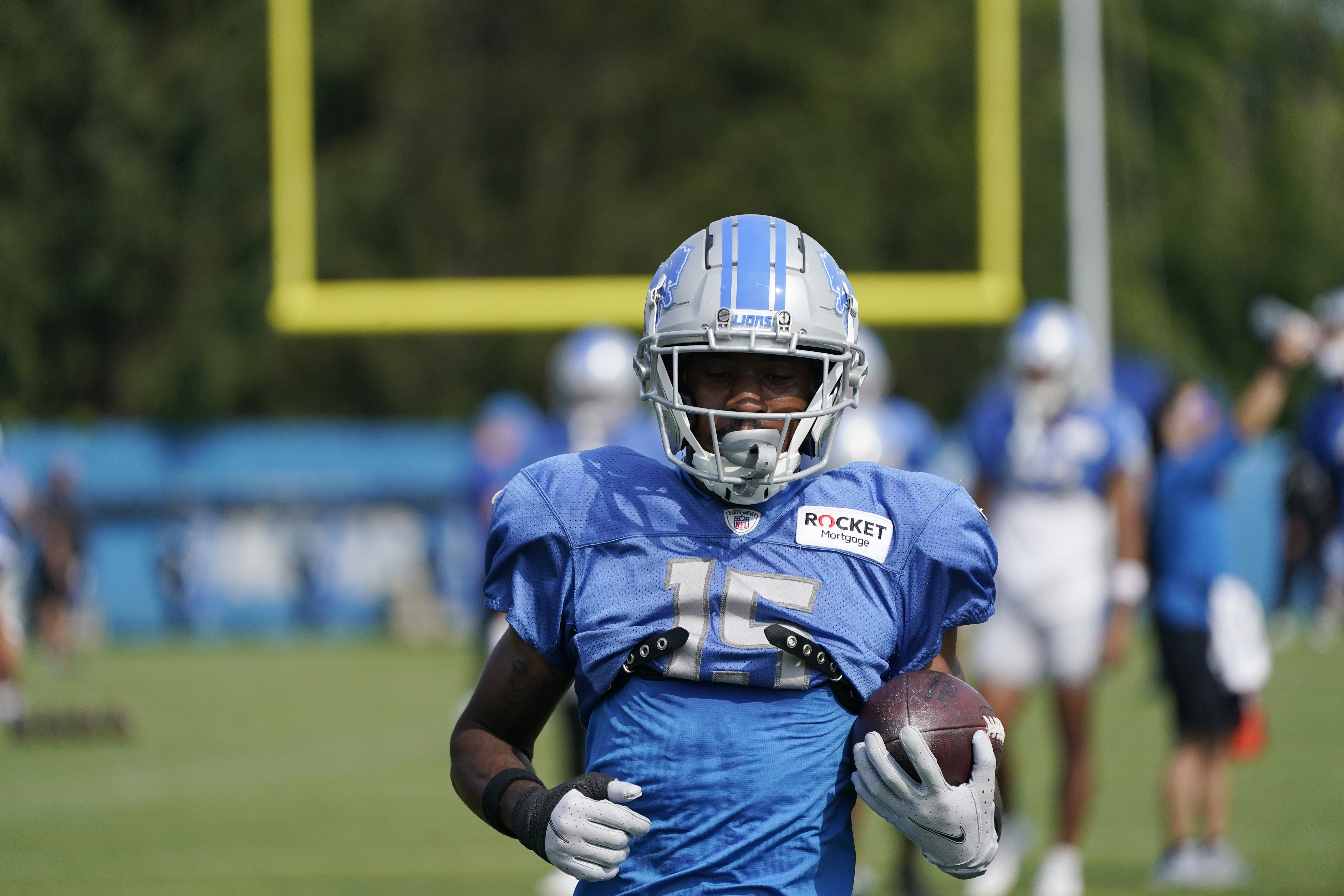 Lions honor Hall of Fame running back Barry Sanders with statue at Ford  Field