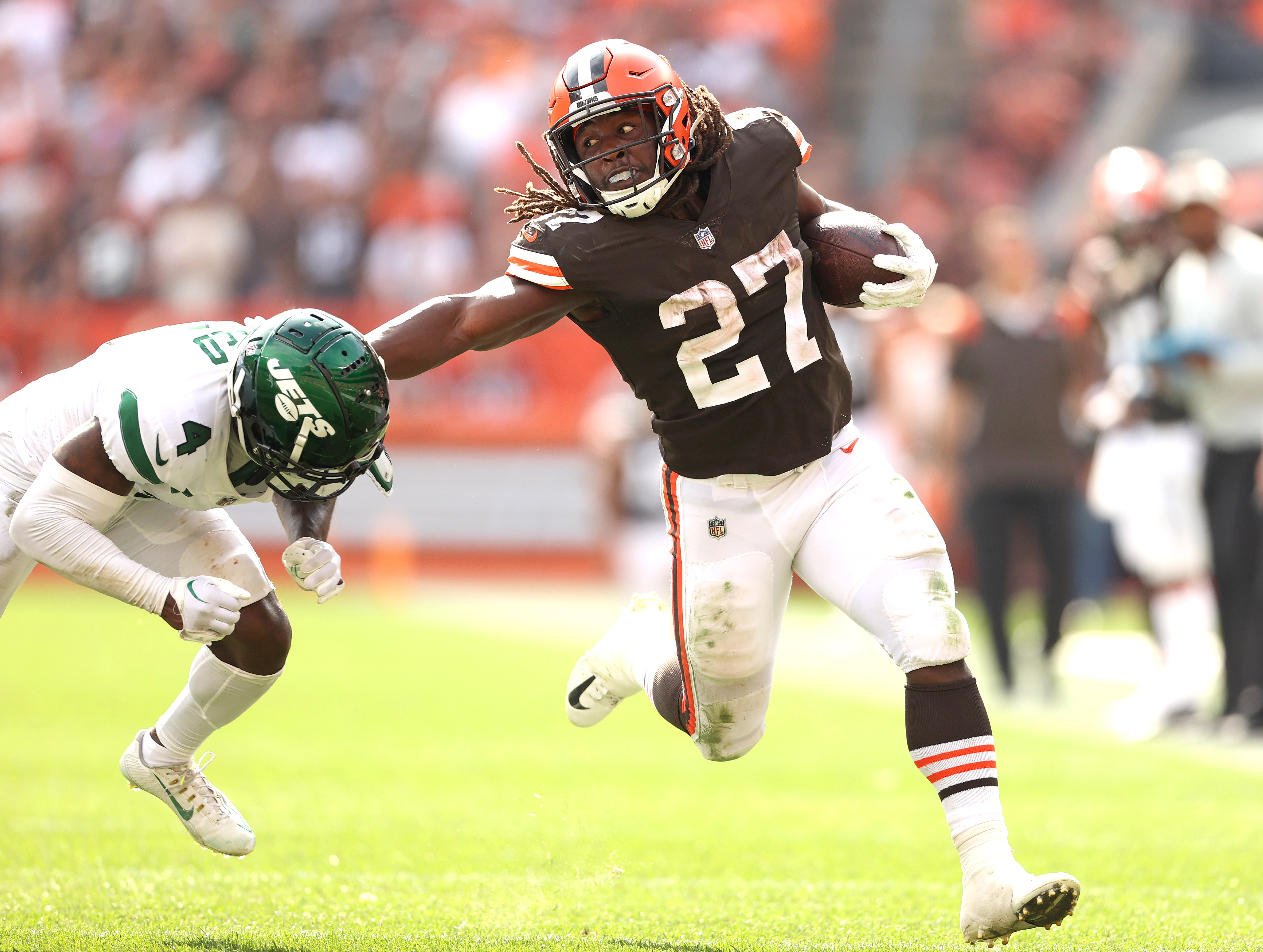 Browns running back Nick Chubb is believed to have only 1 torn ligament, AP  source says