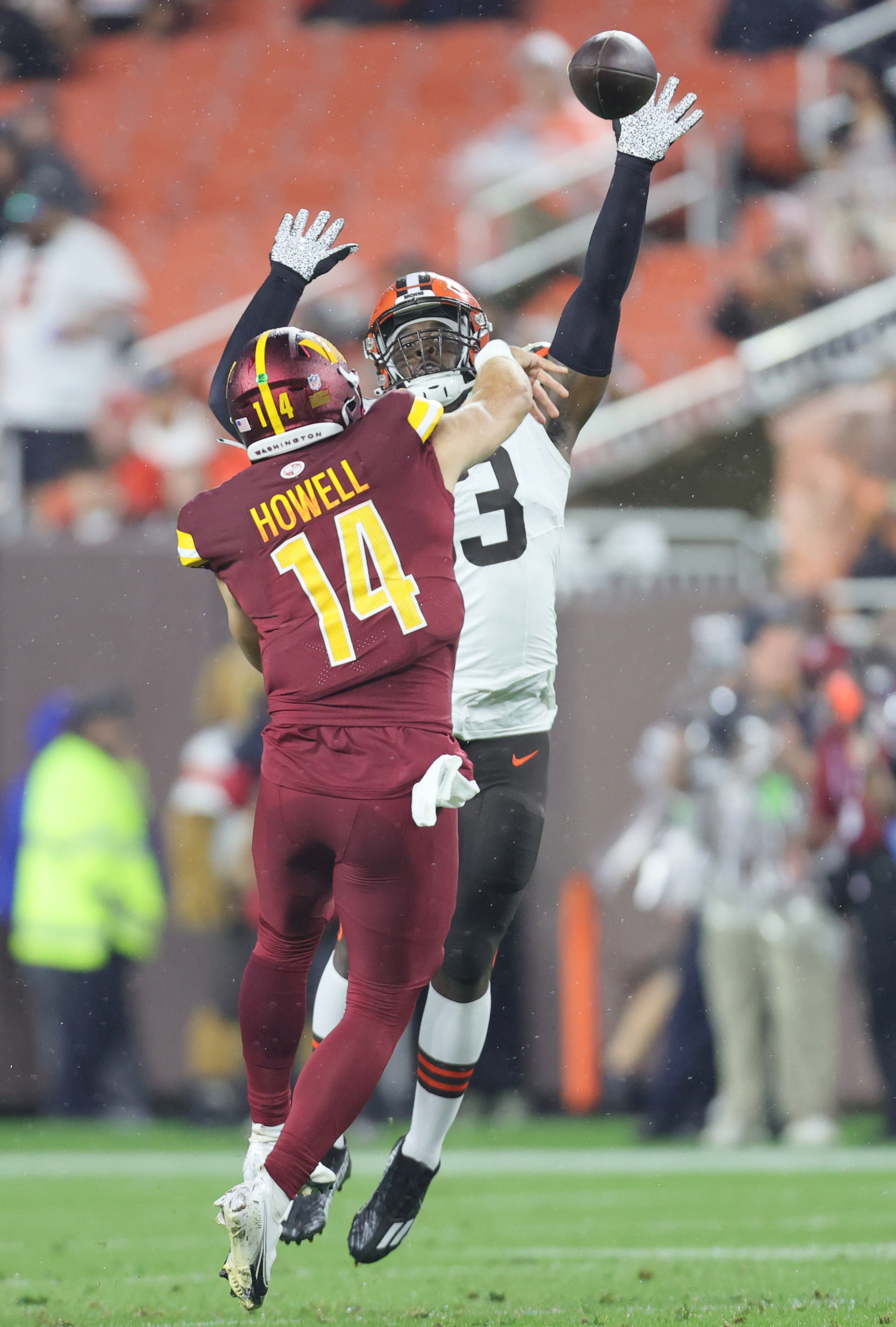 Cleveland Browns tight end David Njoku (85) walks off of the field at  halftime during an NFL pre-season football game against the Washington  Commanders, Friday, Aug. 11, 2023, in Cleveland. (AP Photo/Kirk