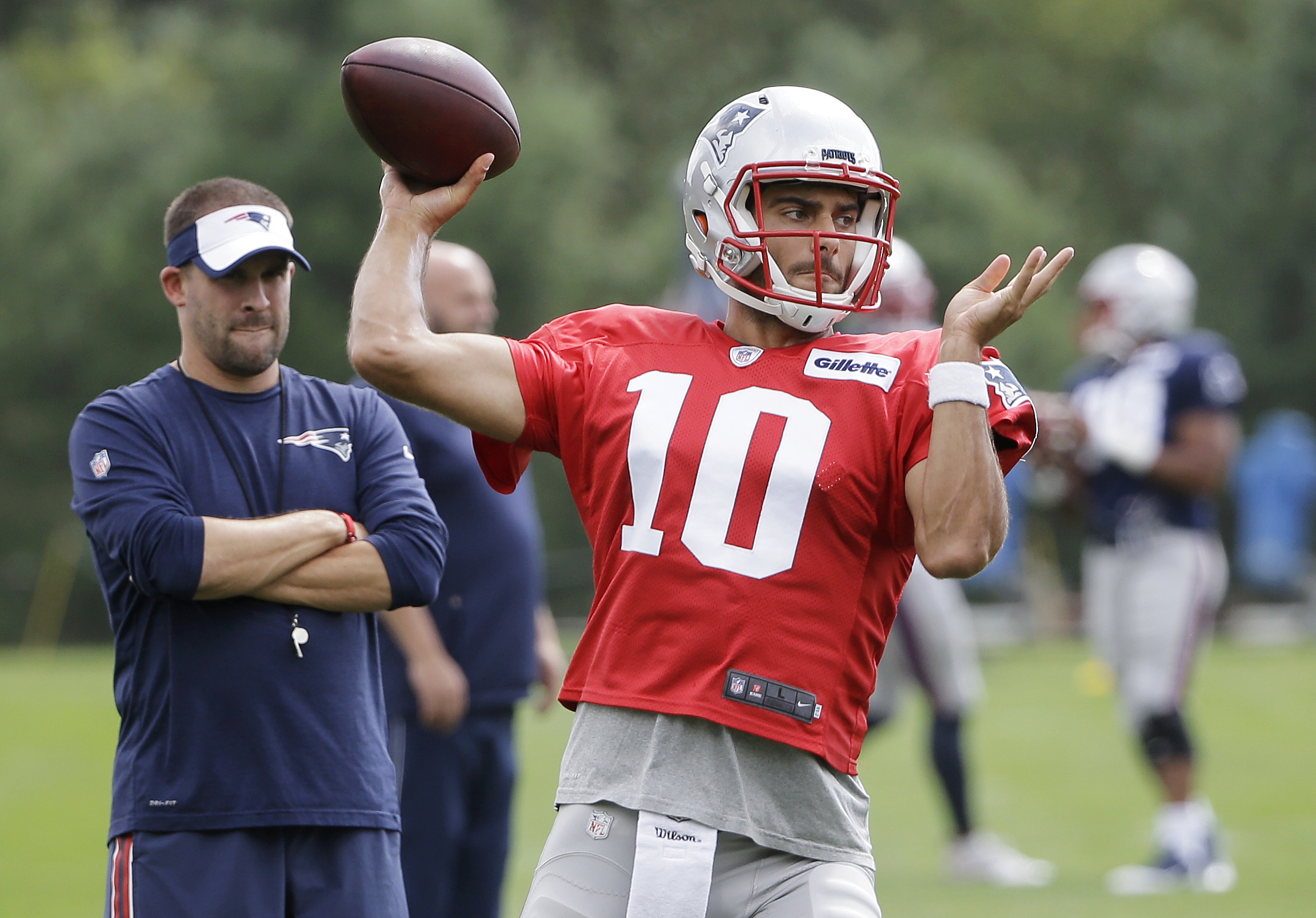 Raiders coach Josh McDaniels embracing Jimmy Garoppolo despite