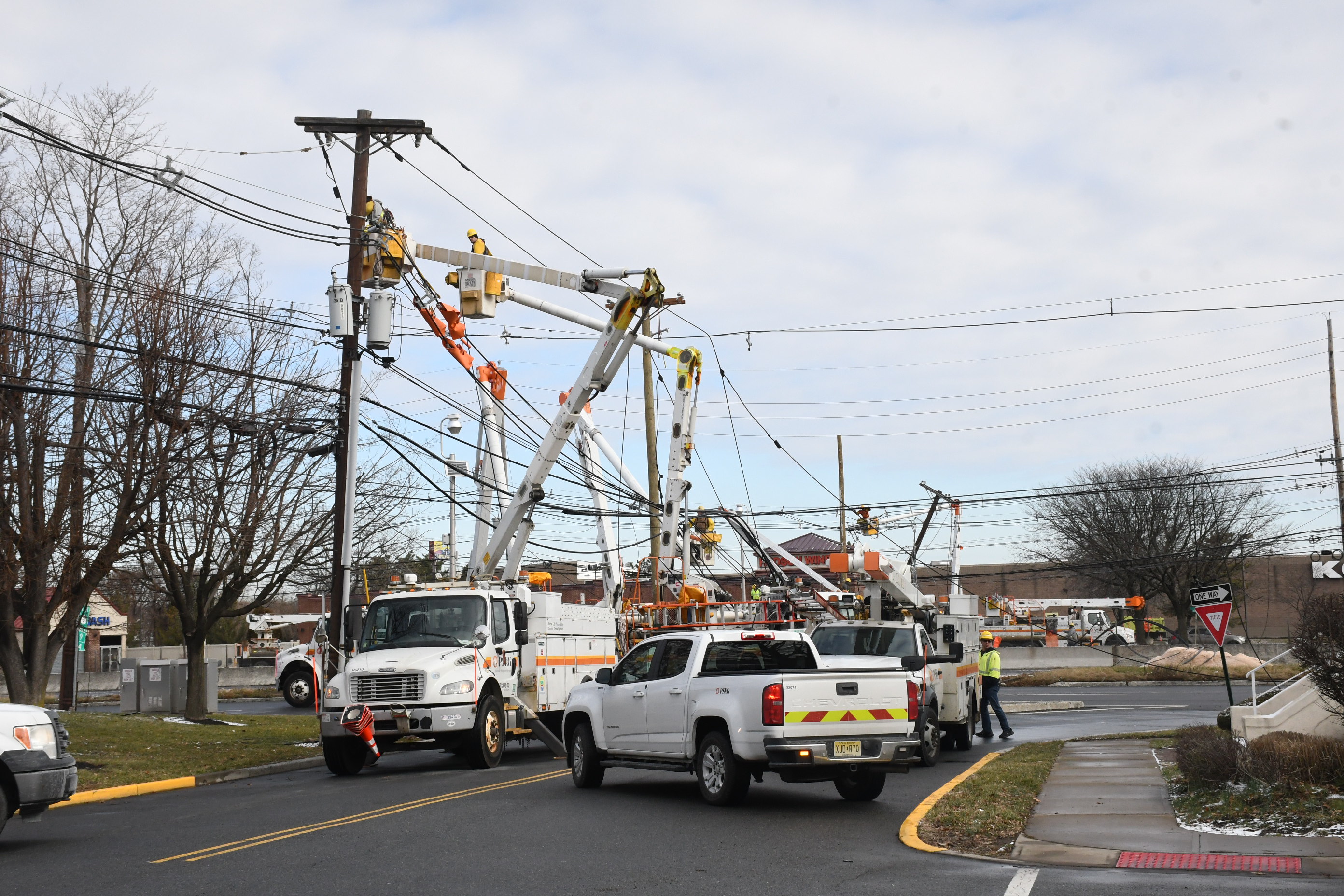 PSE&G crews repair Route 3 utility poles taken down by truck - nj.com