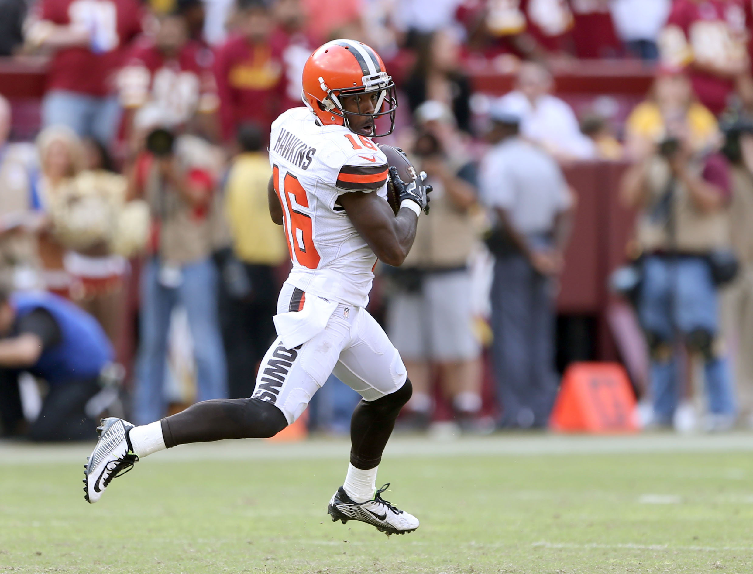 Cleveland Browns wide receiver Andrew Hawkins runs the ball during practice  at the NFL football team's training camp Monday, Aug. 10, 2015, in Berea,  Ohio. (AP Photo/Tony Dejak Stock Photo - Alamy