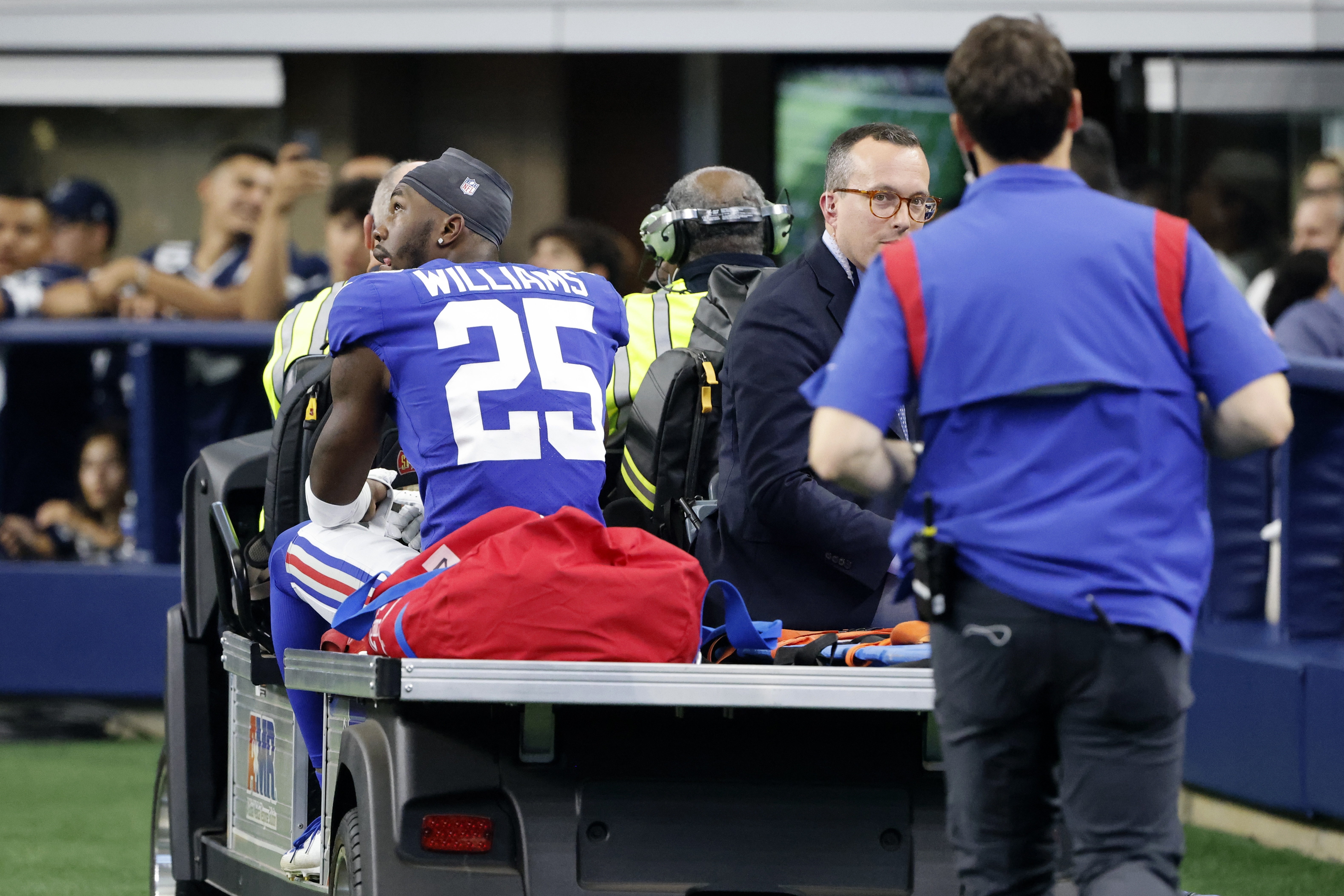 Giants injury news: Saquon Barkley on crutches, Daniel Jones, Kenny  Golladay injury updates - Big Blue View