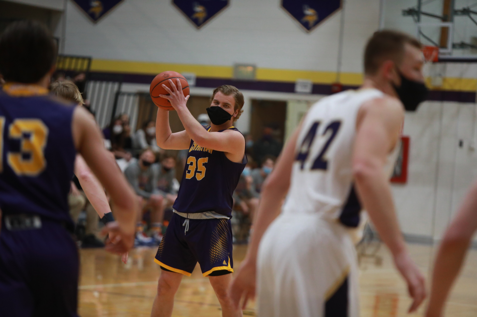 Schoolcraft defeats Kalamazoo Christian to win the division 3 regional