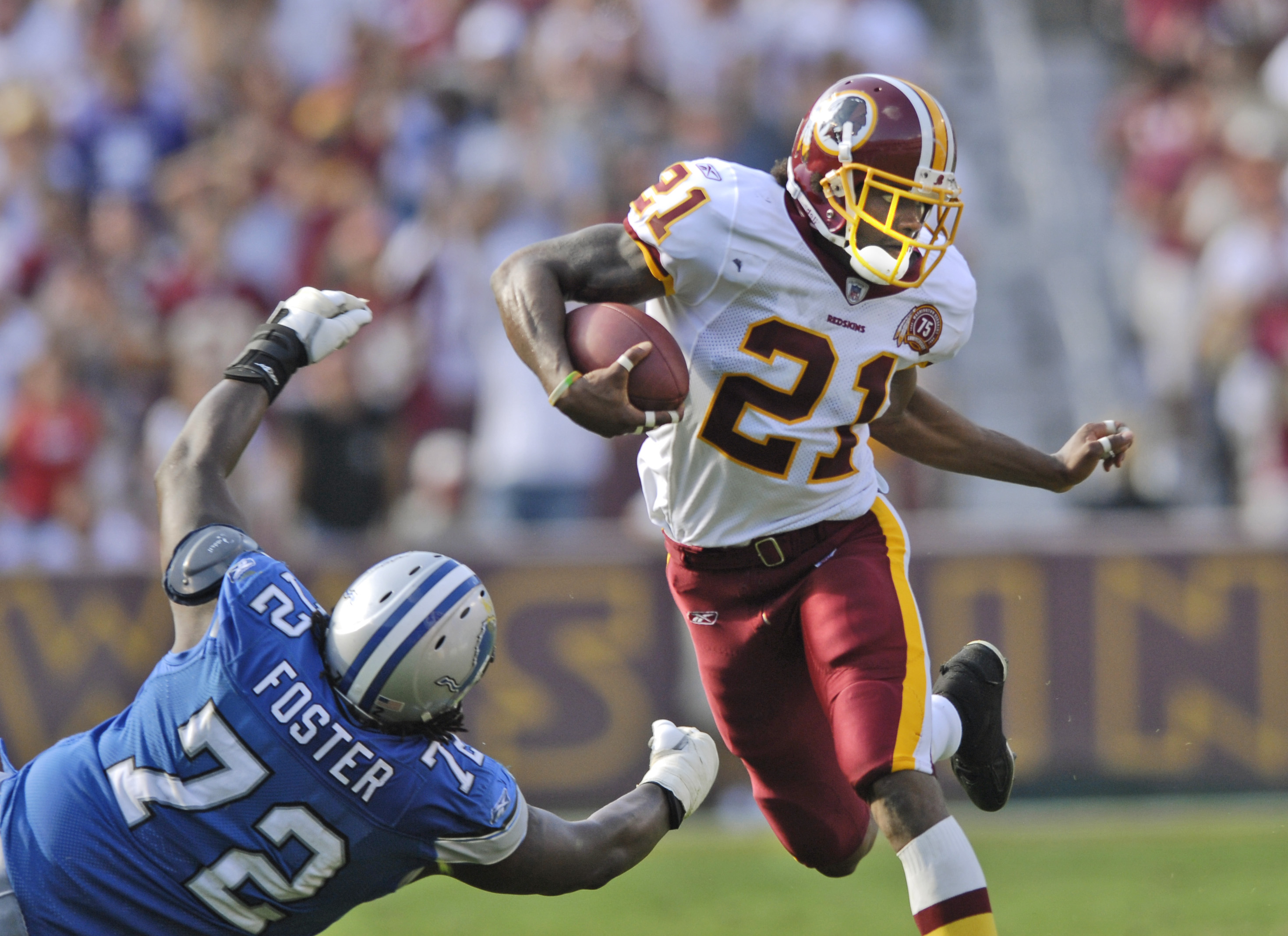 Redskins retire Mitchell's jersey, rename stadium level