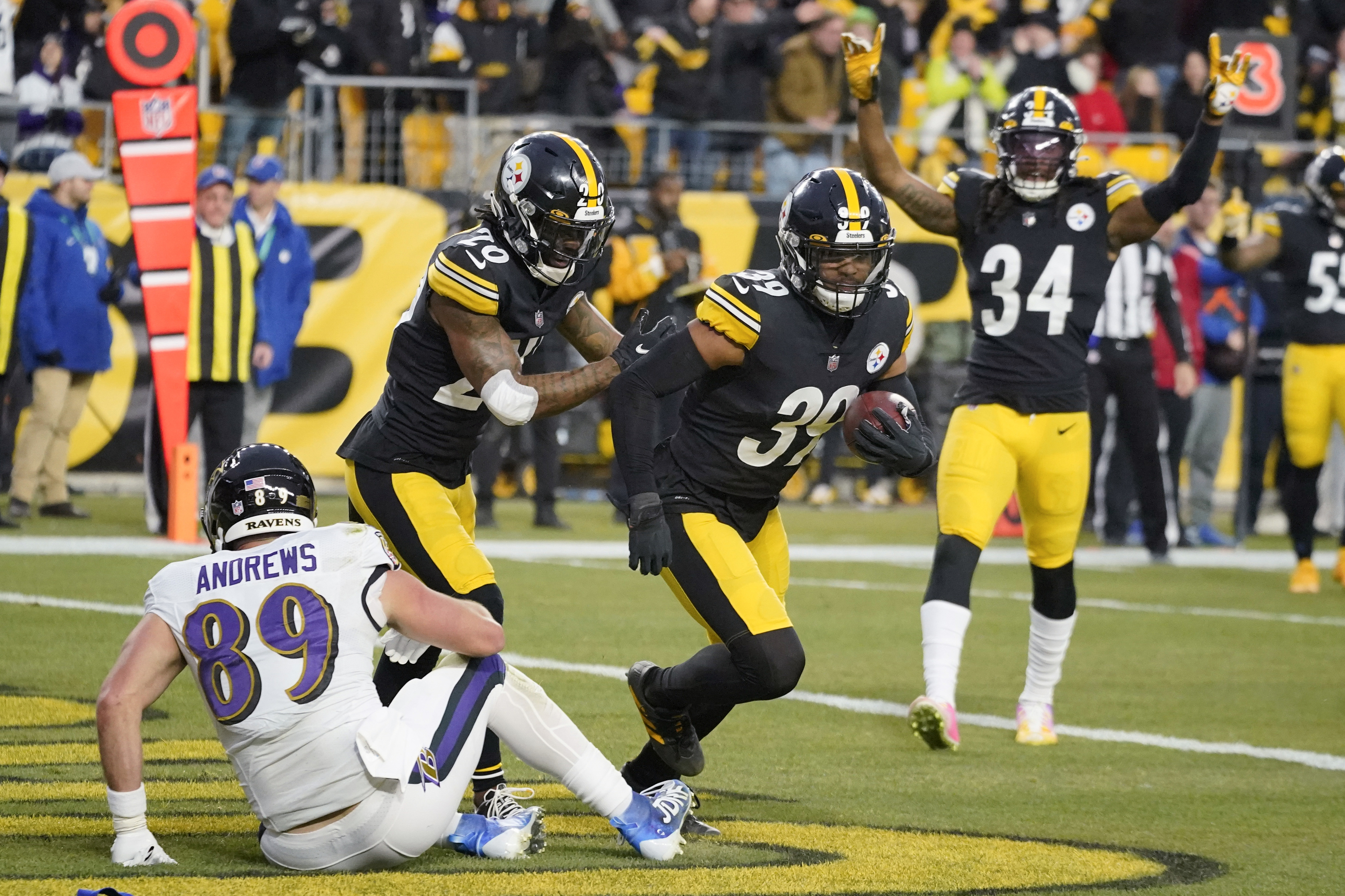 Ravens and Steelers Face Off in Rare Wednesday NFL Game - The New