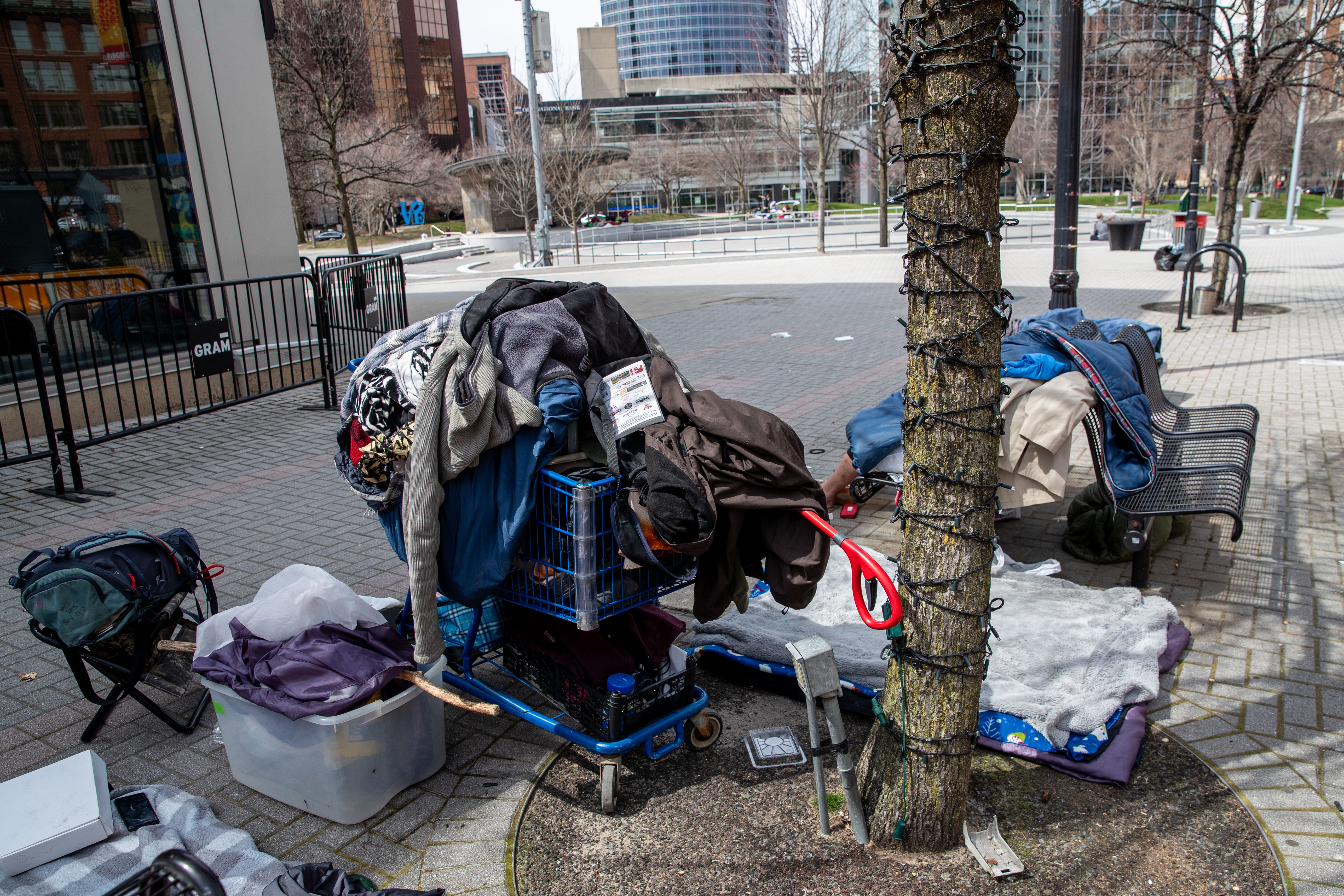 New gang helping Indianapolis residents get a grip on litter problem