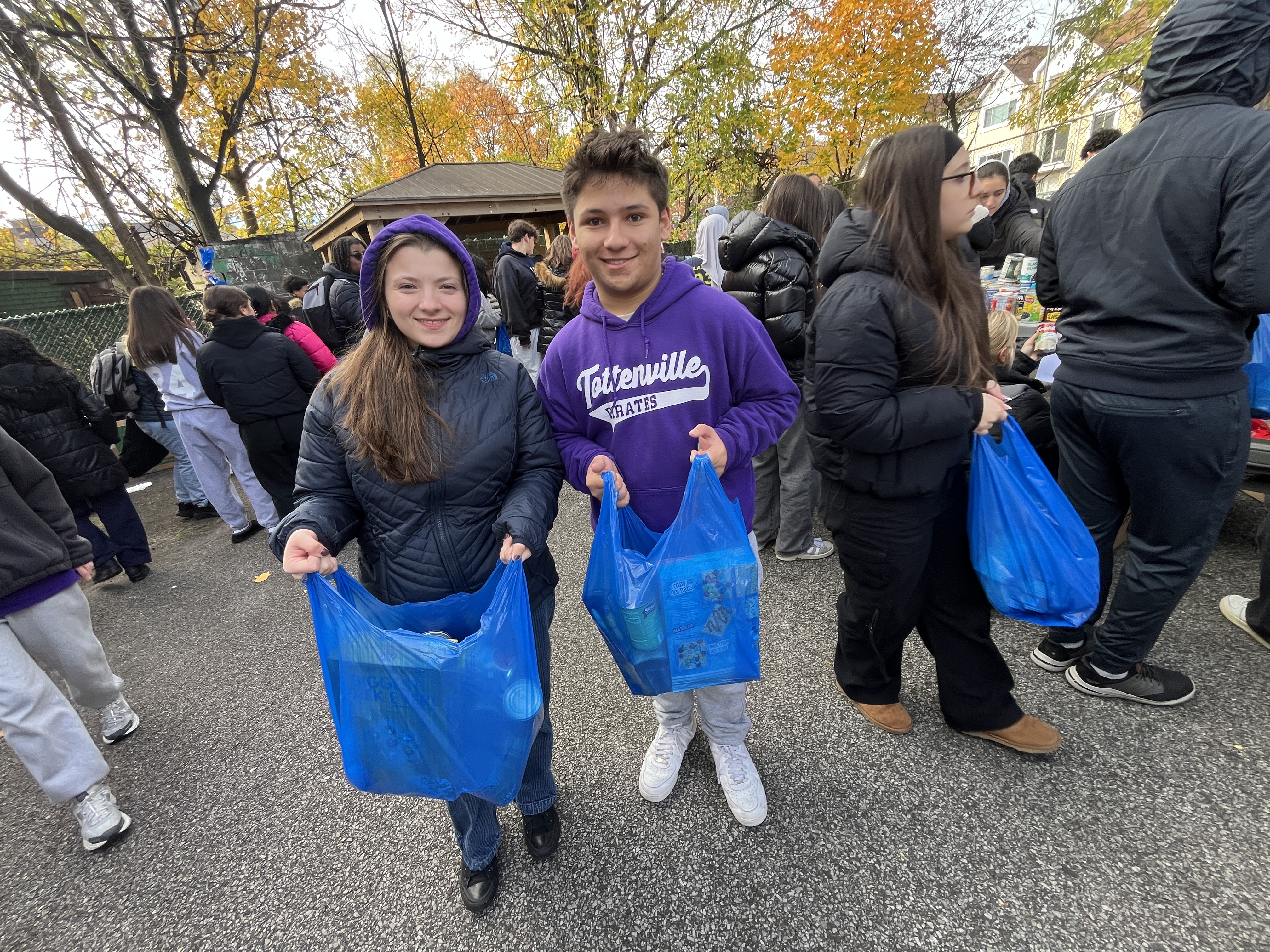 Staten Island students volunteer at Project Hospitality to help those ...