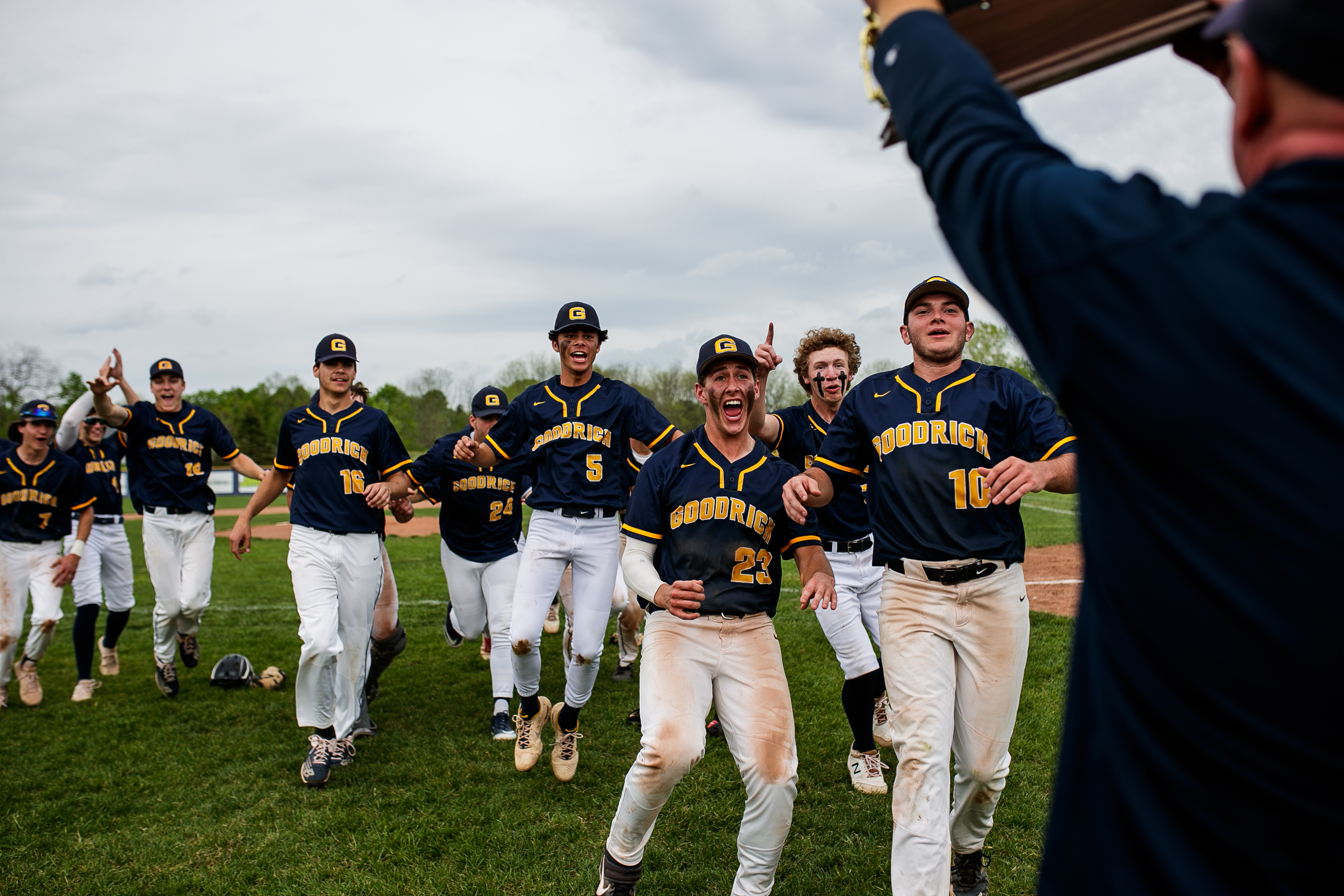 Local man hopes to be named 'Detroit's Biggest Fan', News for Fenton,  Linden, Holly MI