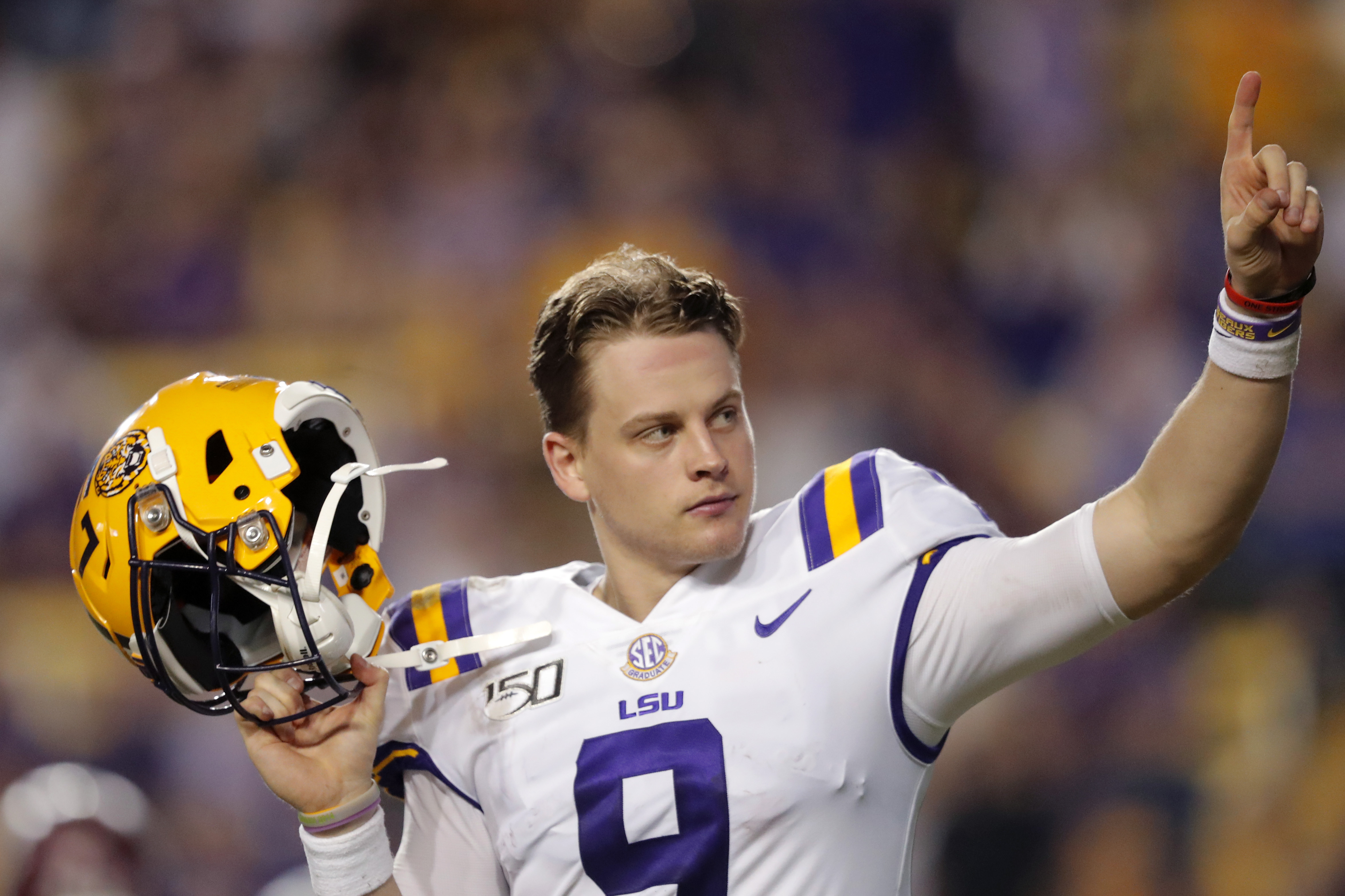 LSU Football: Joe Burrow is keeping up with who criticizes him