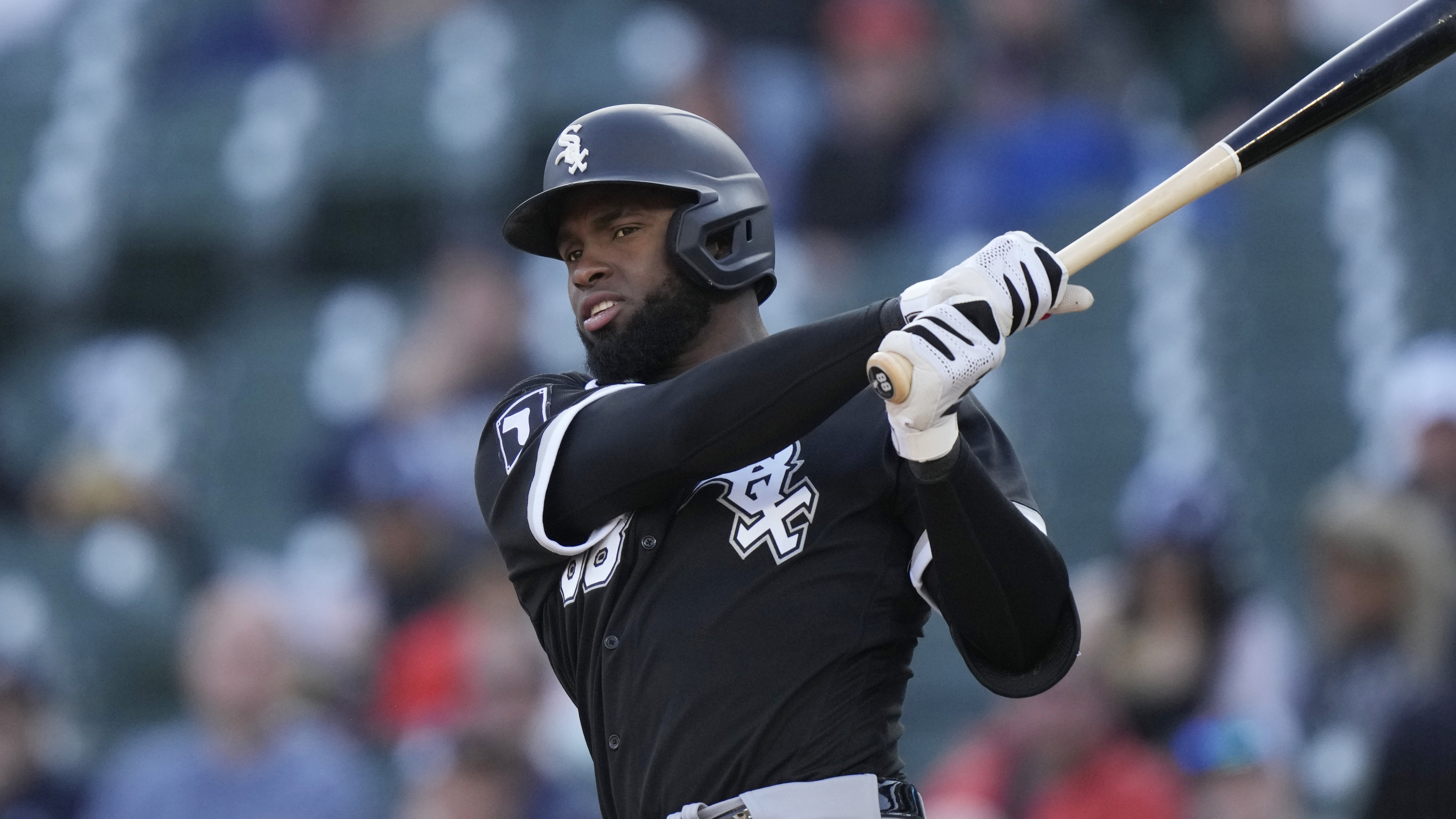 Luis Robert snags White Sox's lone Gold Glove