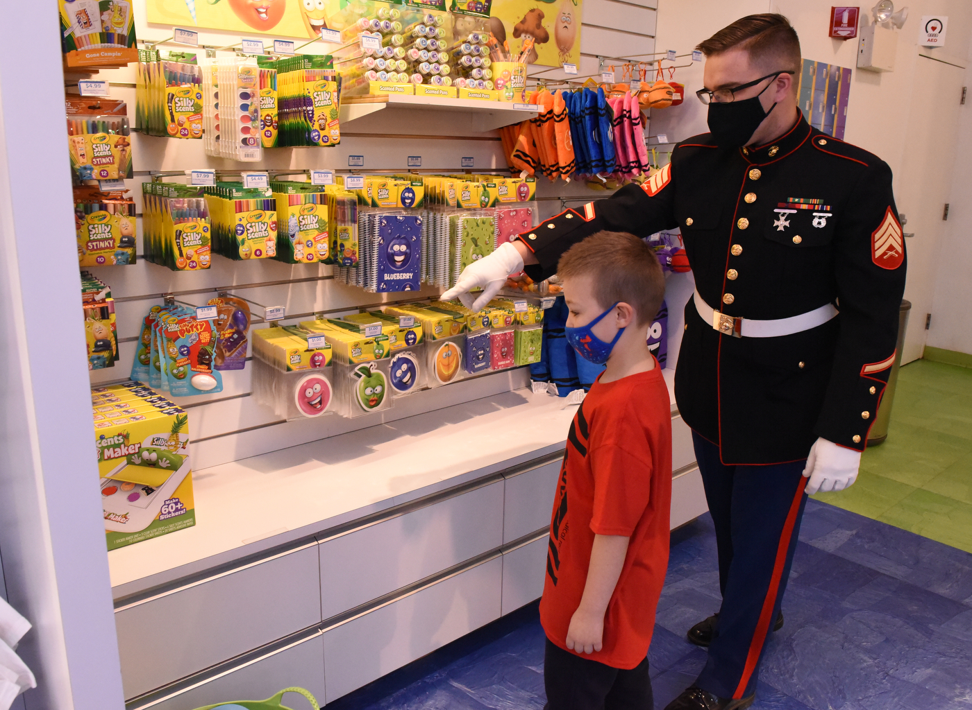 96-seconds Of Color Shopping Spree At Crayola Experience ...