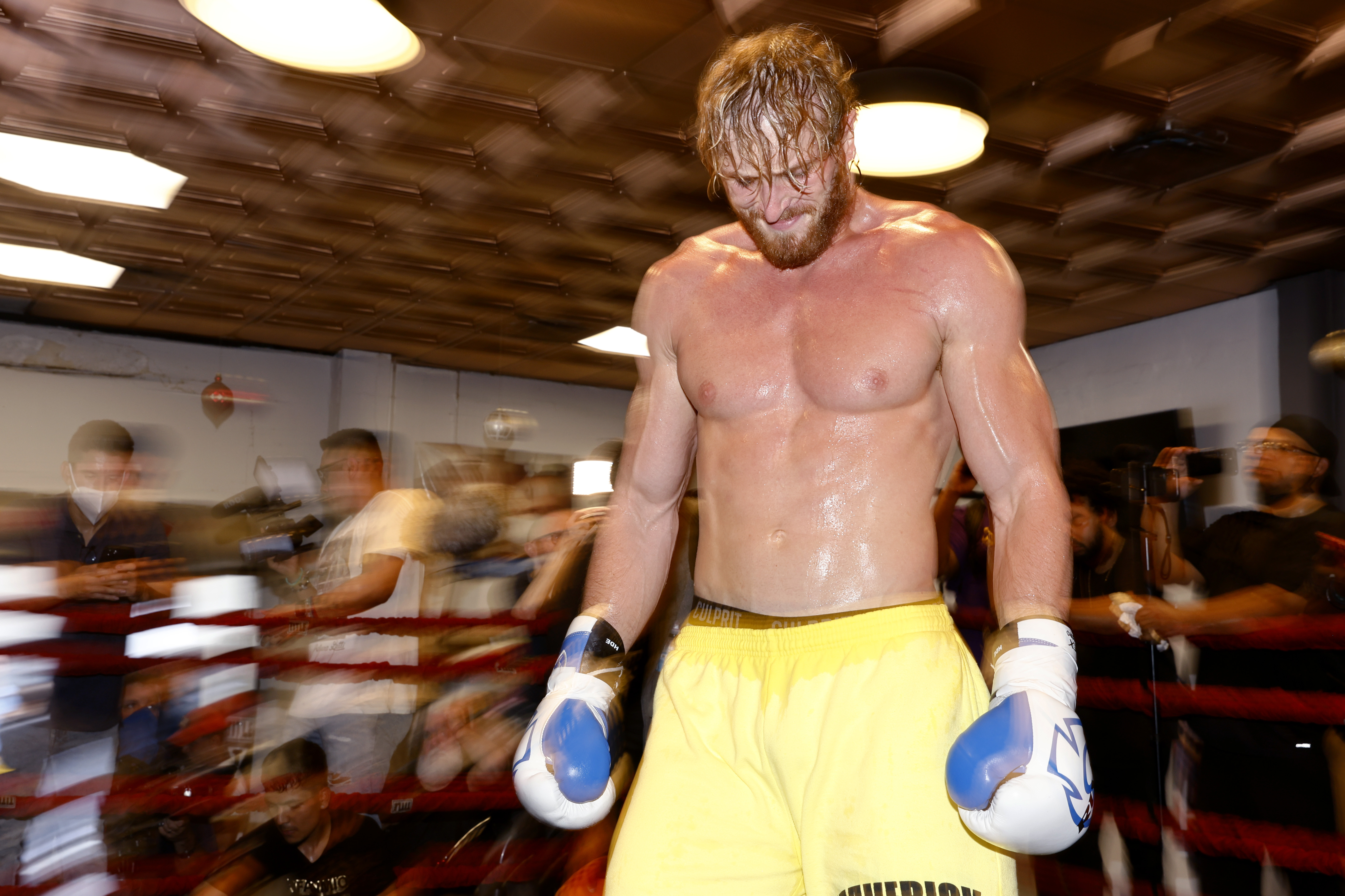 Logan Paul v Floyd Mayweather ends in boos as each fighter makes