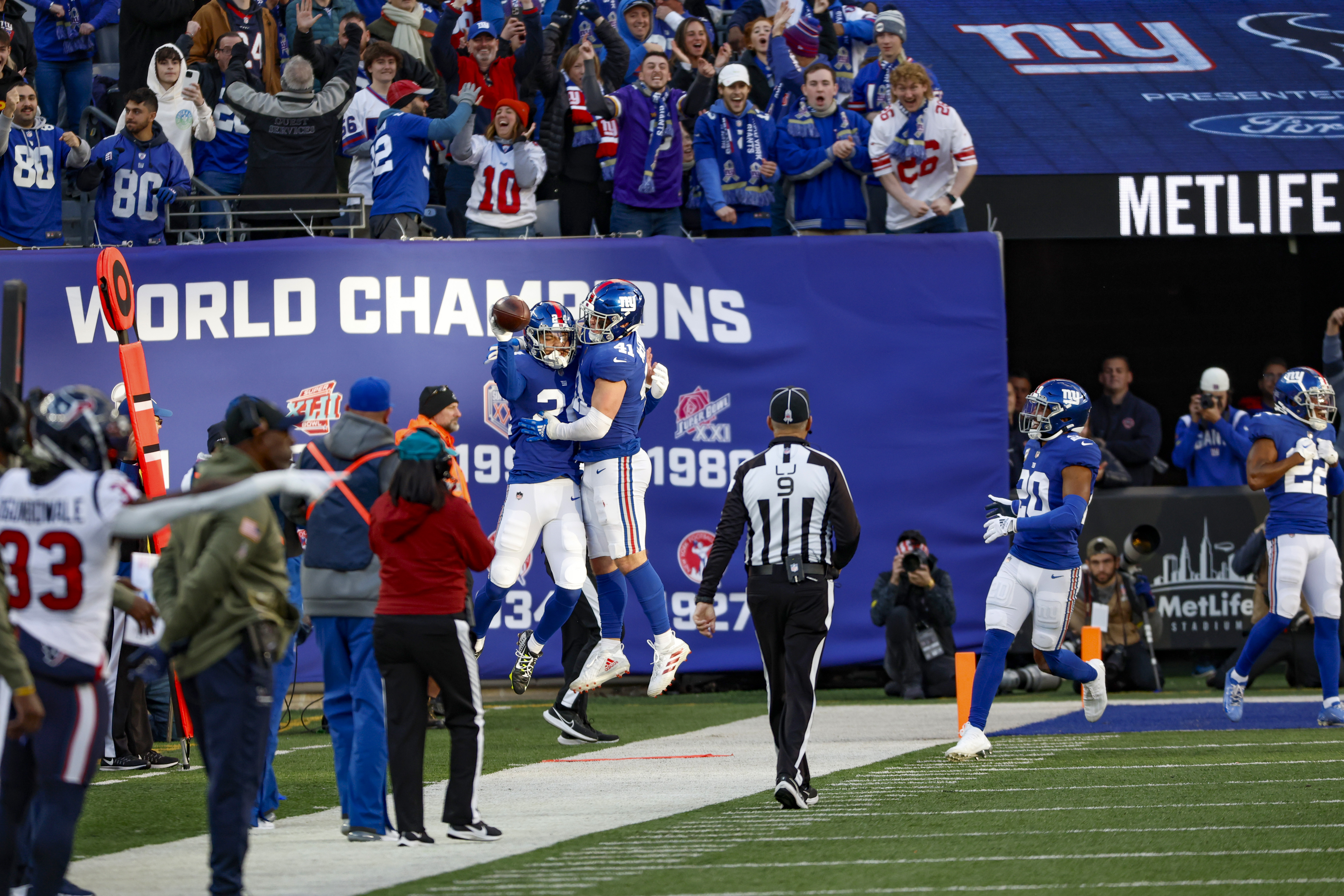 NFL Week 10: N.Y. Giants defeat Houston Texans, 24-16 