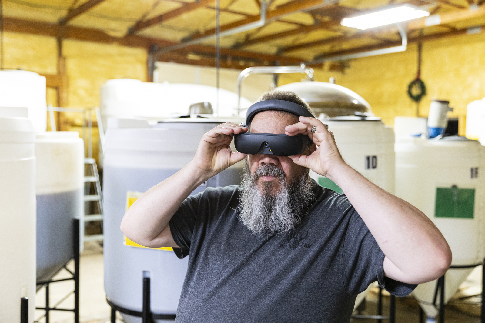 Electronic eyewear helps Michigan brewer with his limited vision