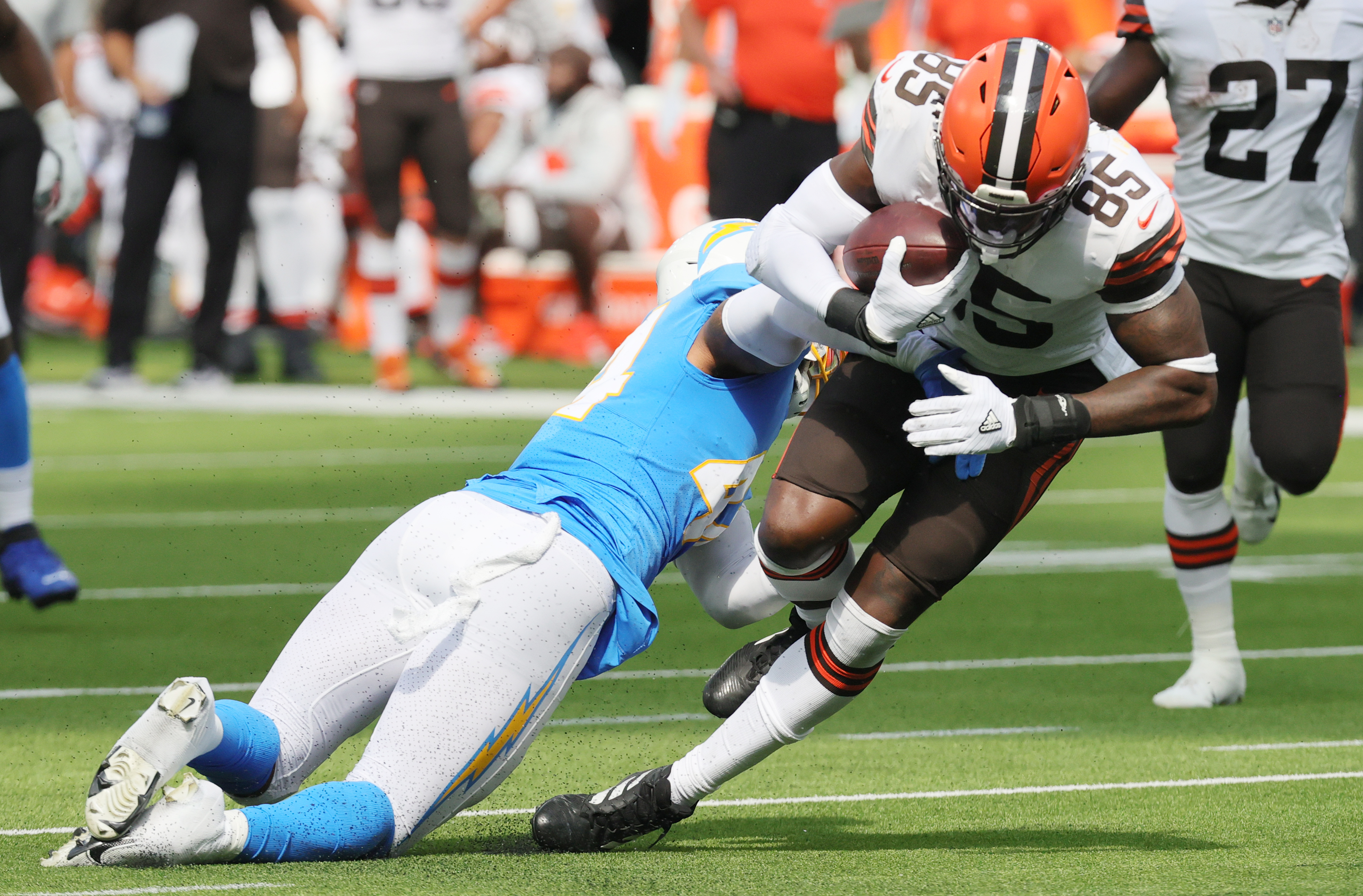 CLEVELAND, OH - OCTOBER 09: Cleveland Browns tight end David Njoku (85)  runs after making a catch during the fourth quarter of the National  Football League game between the Los Angeles Chargers