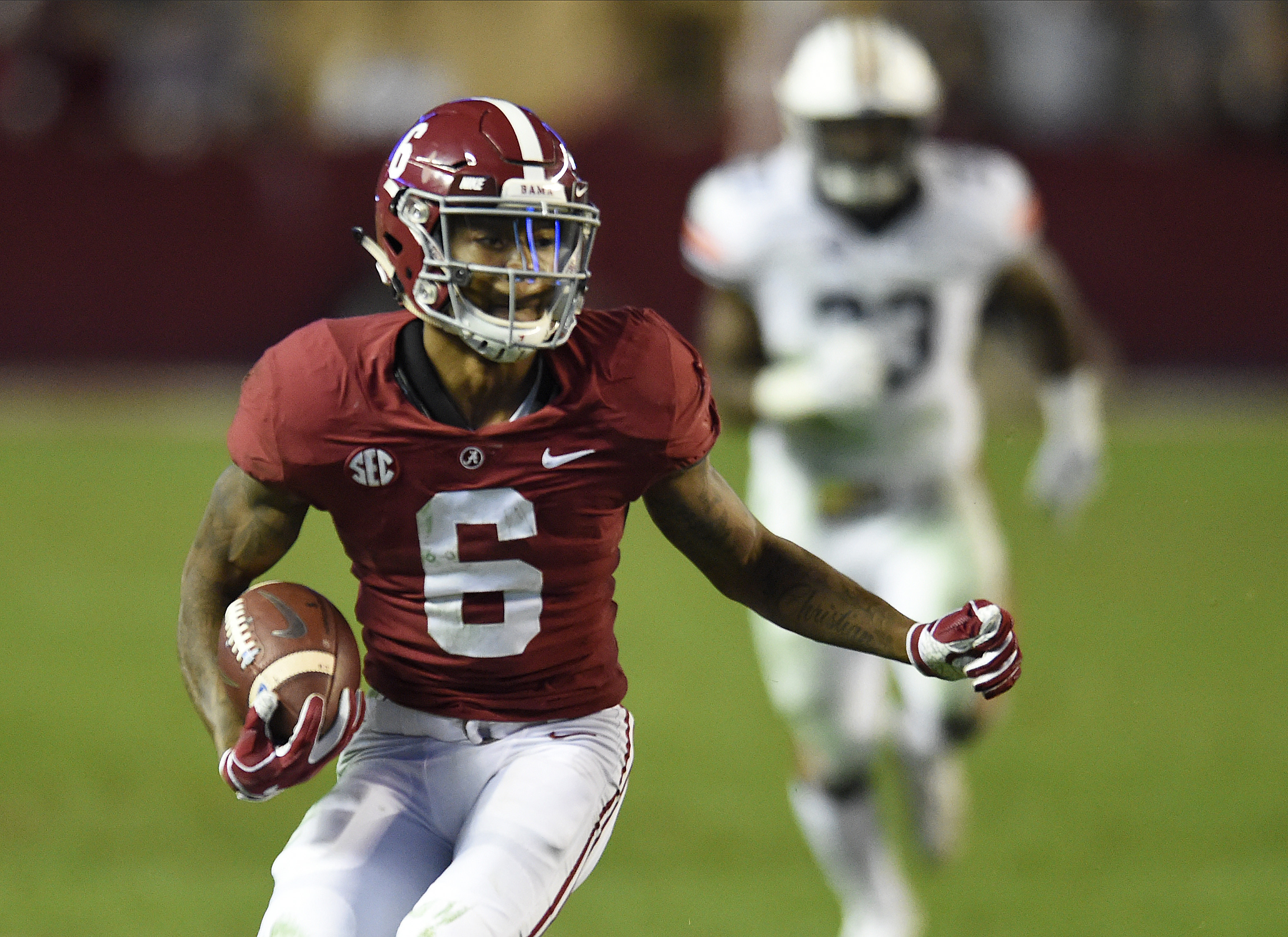 Alabama defender calls for Crimson Tide to retire DeVonta Smith's