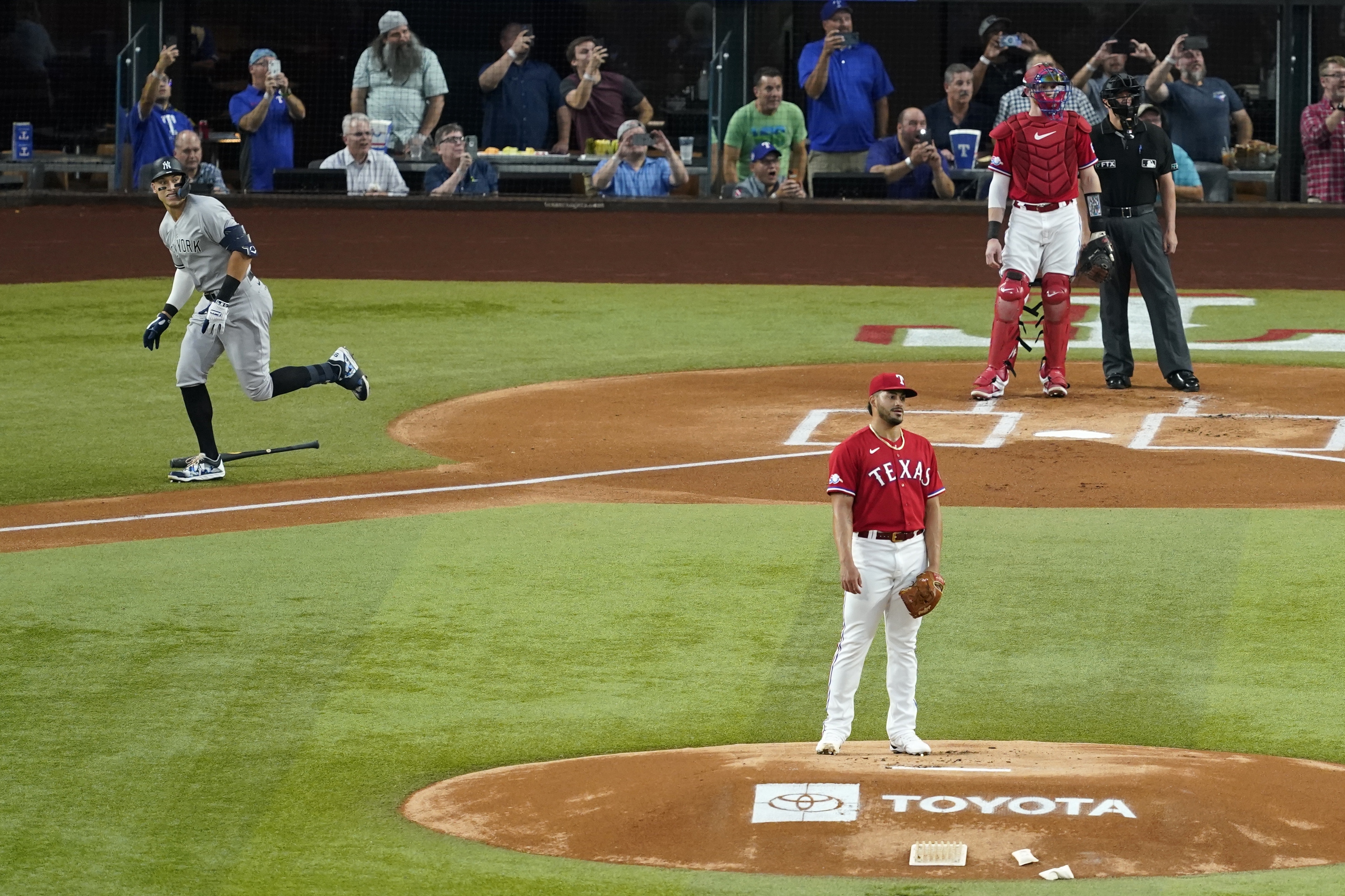 Yankees' new home run king Aaron Judge is a beloved hometown hero