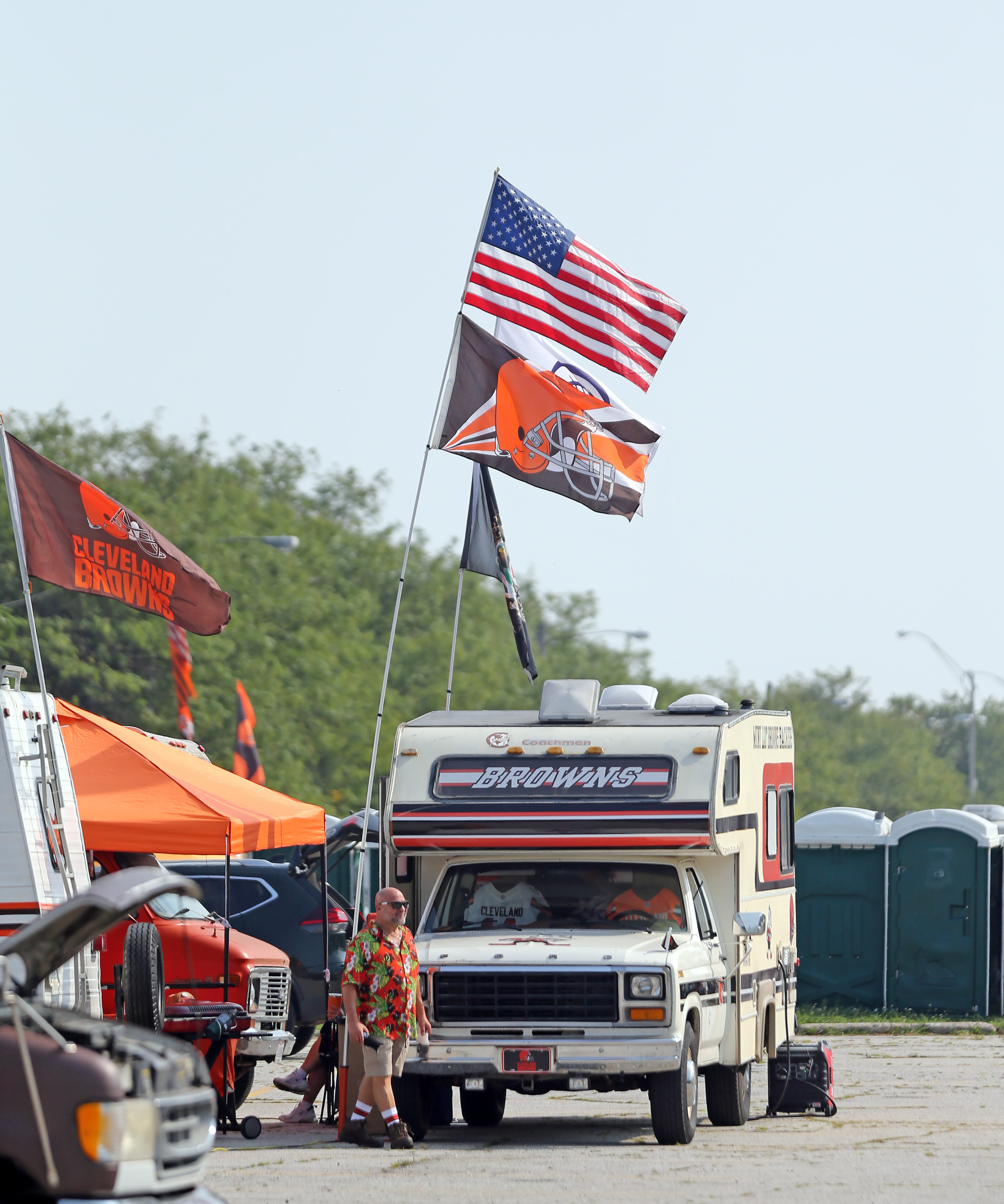 Cleveland Browns season opener: Browns fans line up for Muni Lot