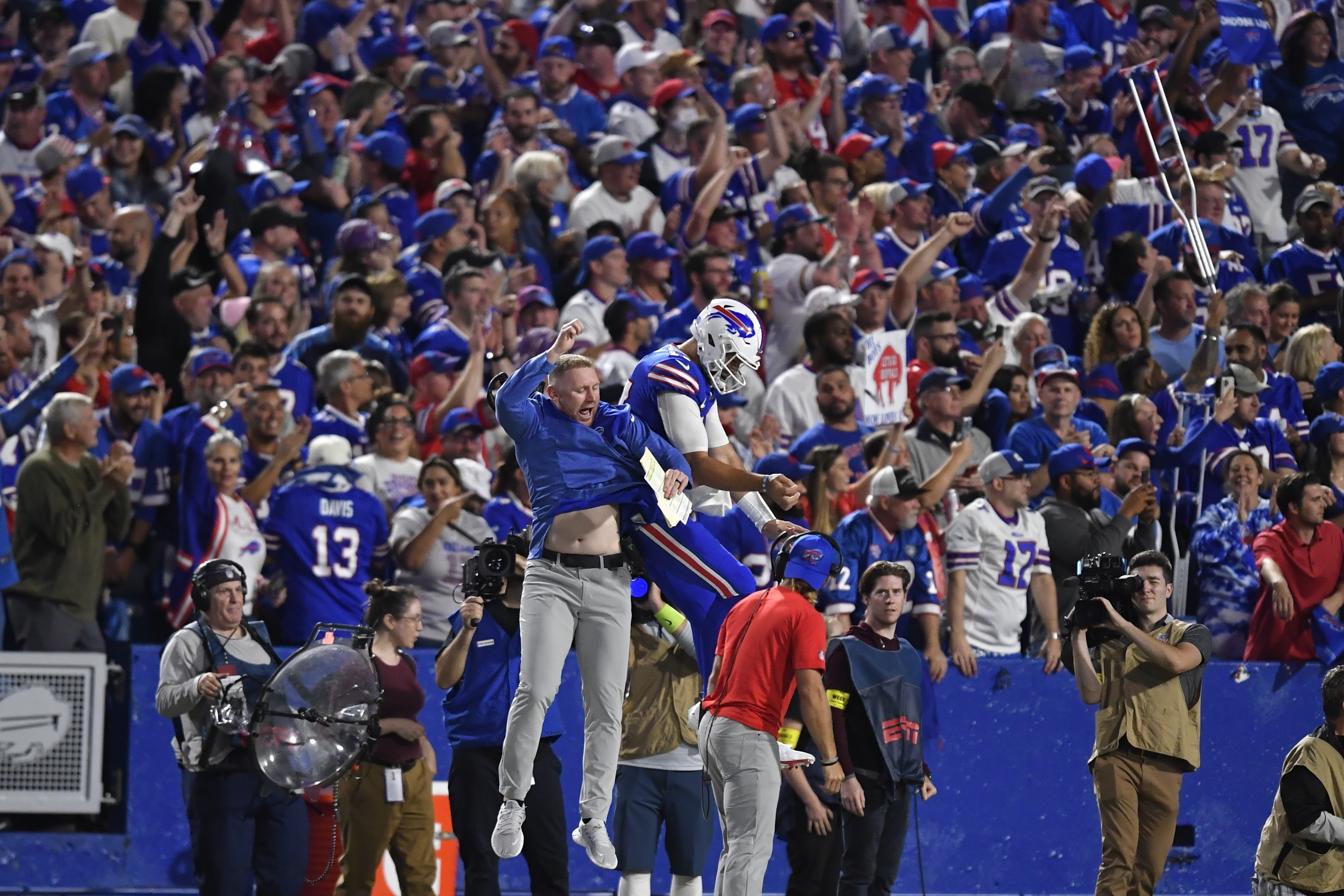 Run or Pass, Buffalo Bills QB Josh Allen Will Challenge Packers - Sports  Illustrated Green Bay Packers News, Analysis and More