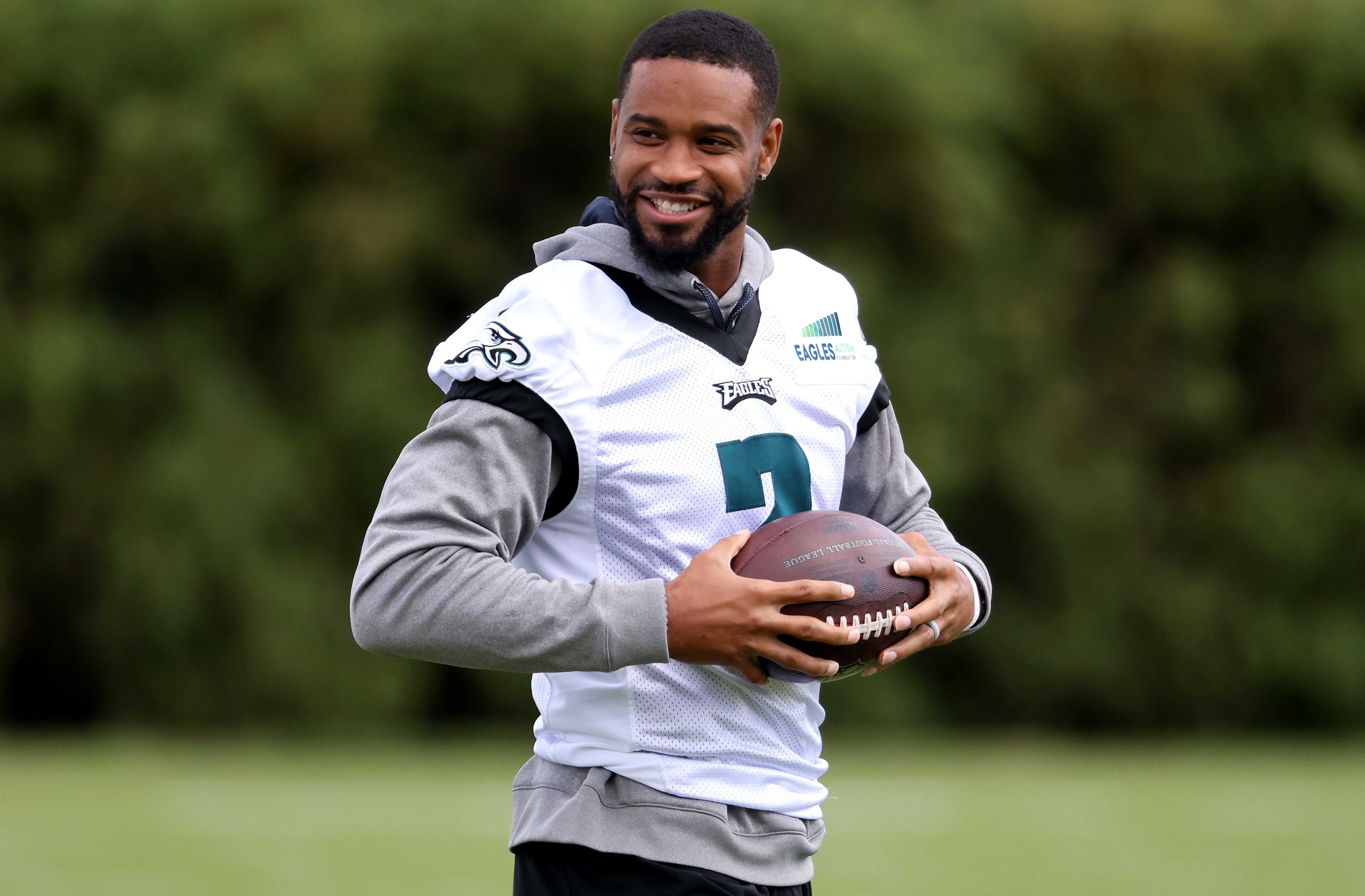 Eagles' Darius Slay tweets he is staying in Philadelphia: 'Back like I  never left'