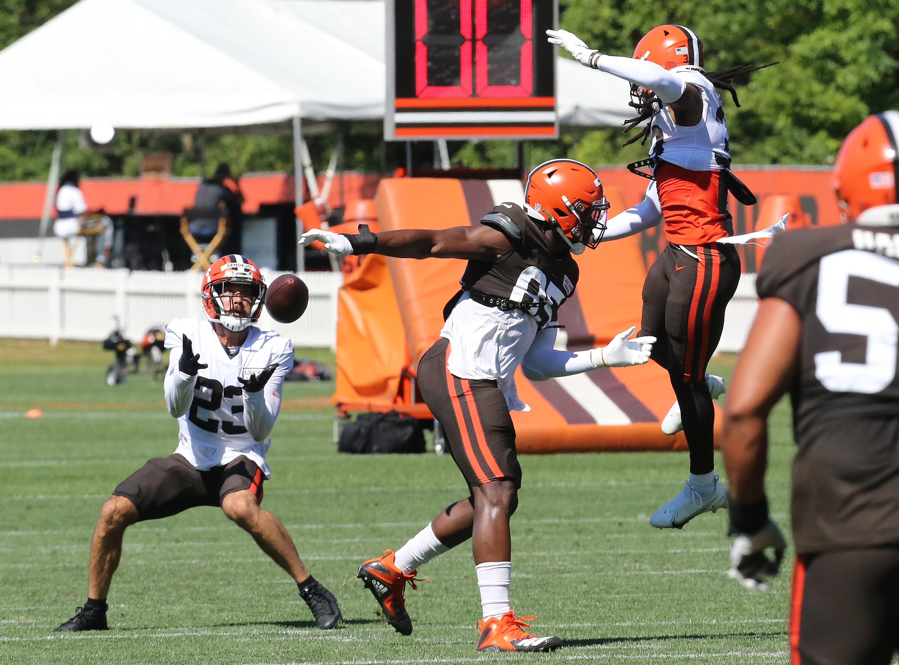 Listen: Jim Donovan calls Stephen Carlson's TD in Browns win