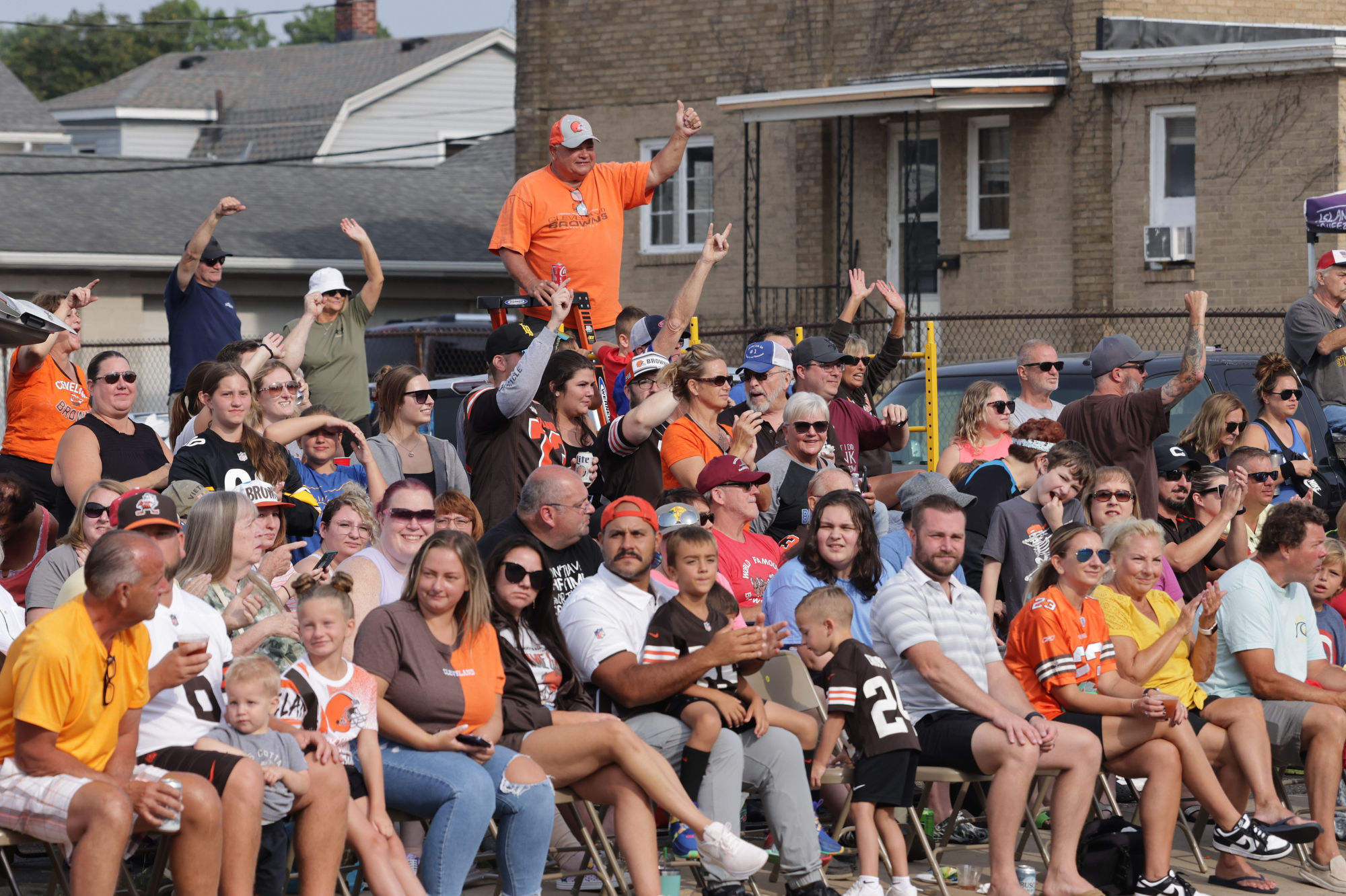 Fans enjoy Hall of Fame grand parade