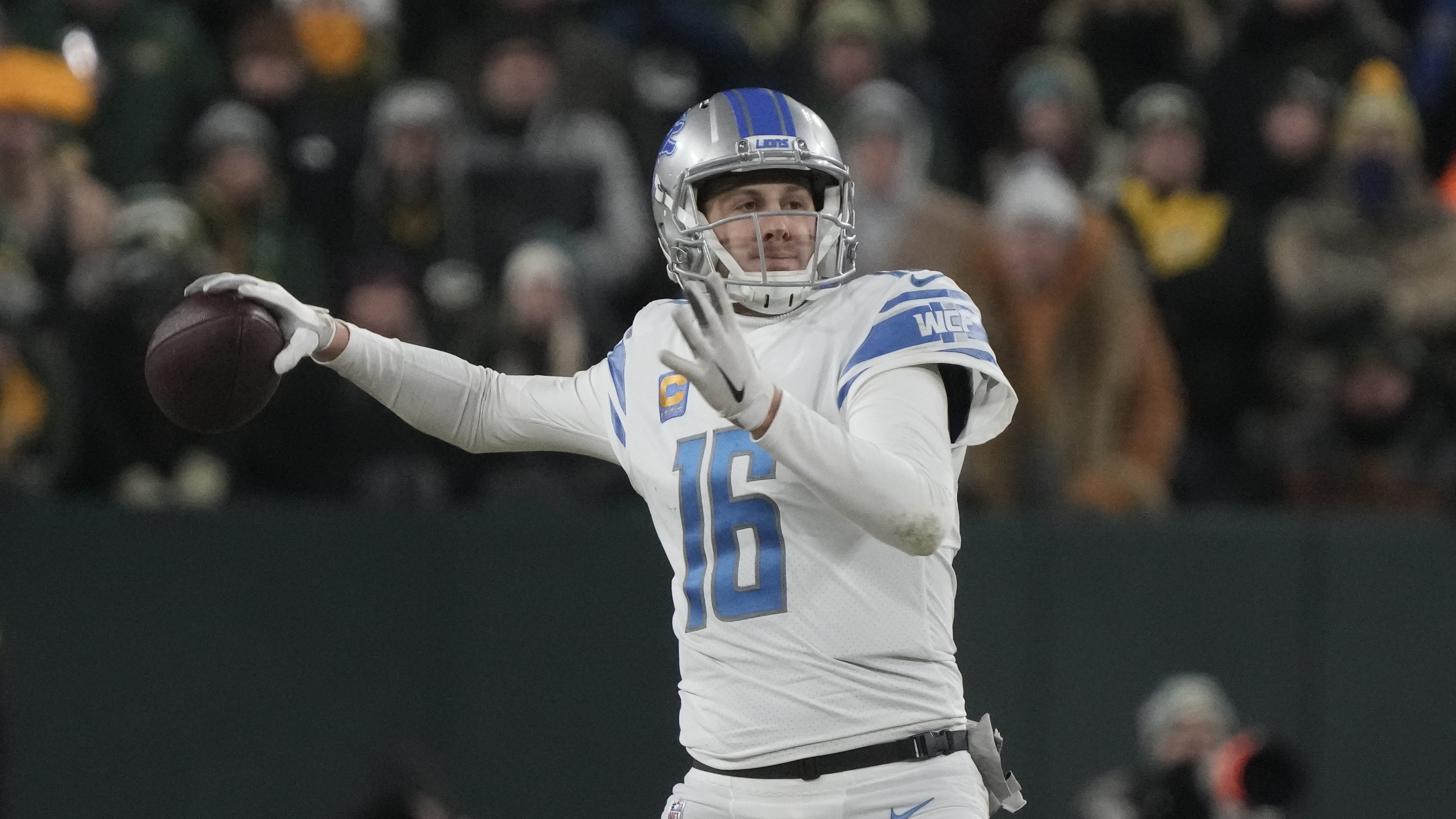 Lions-Packers predictions: Detroit favored to beat Green Bay