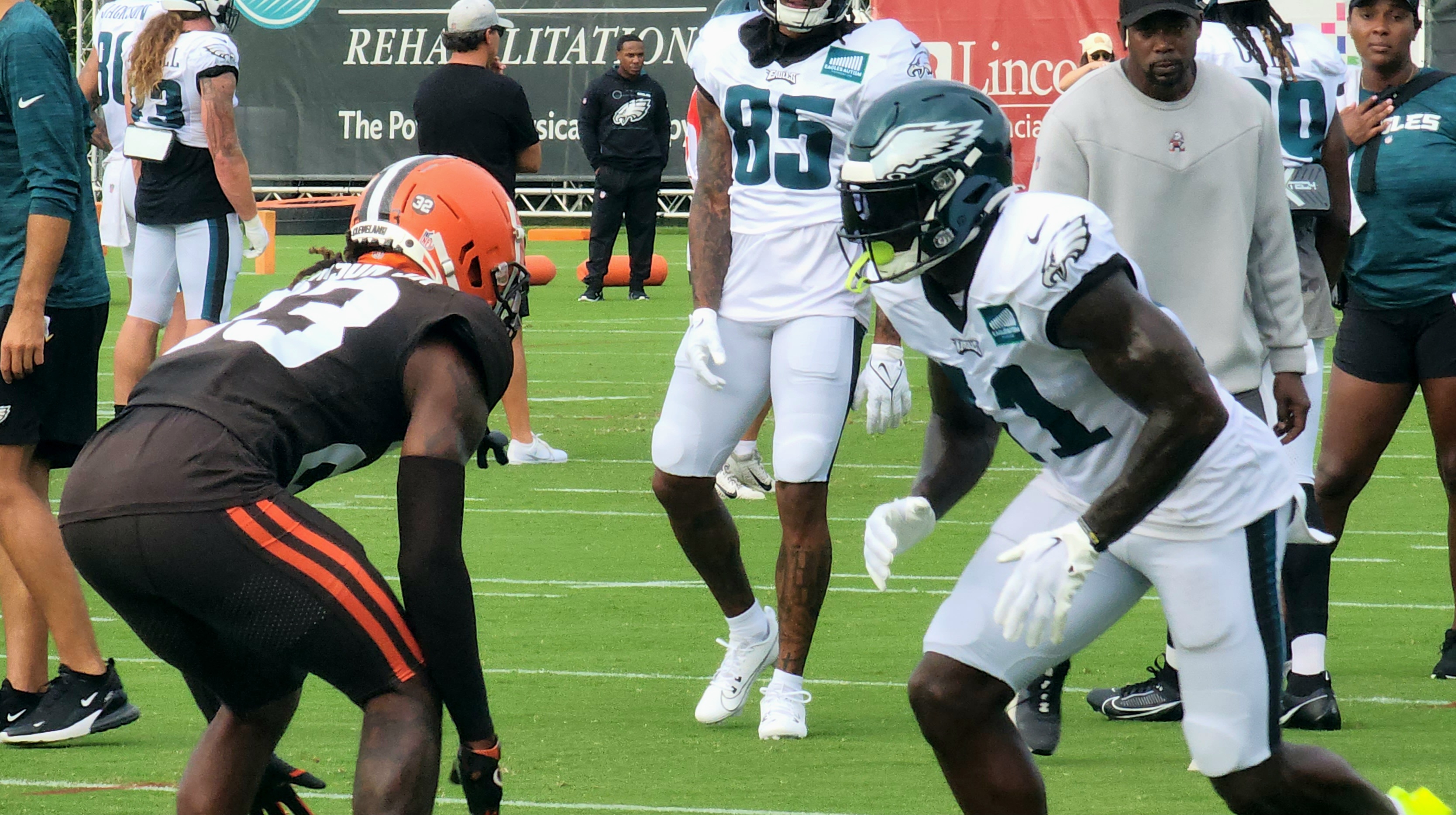 Browns DE Myles Garrett leaves joint practice early with trainers