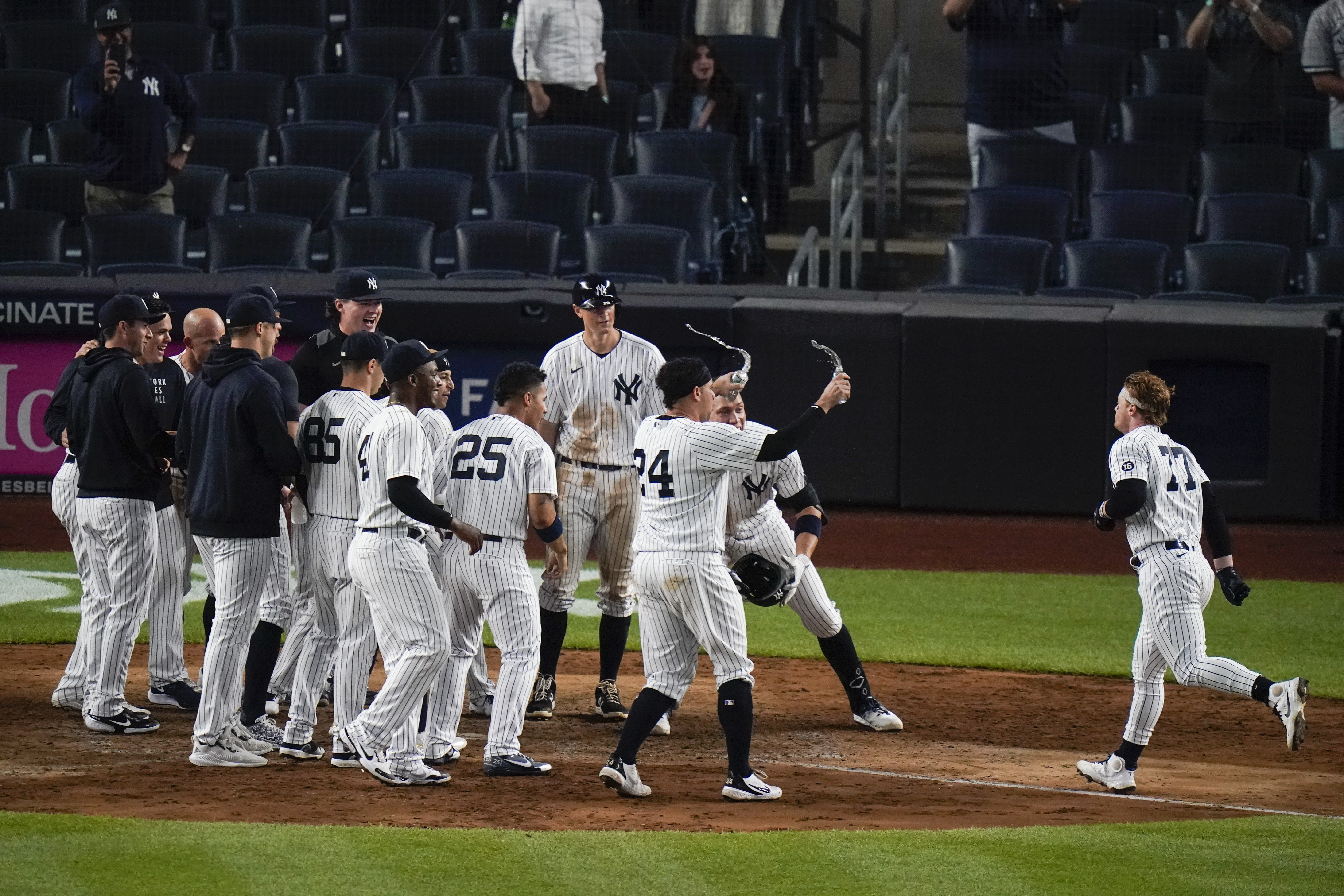 Yankees Blast Their Way Out of an Early Hole and Advance to