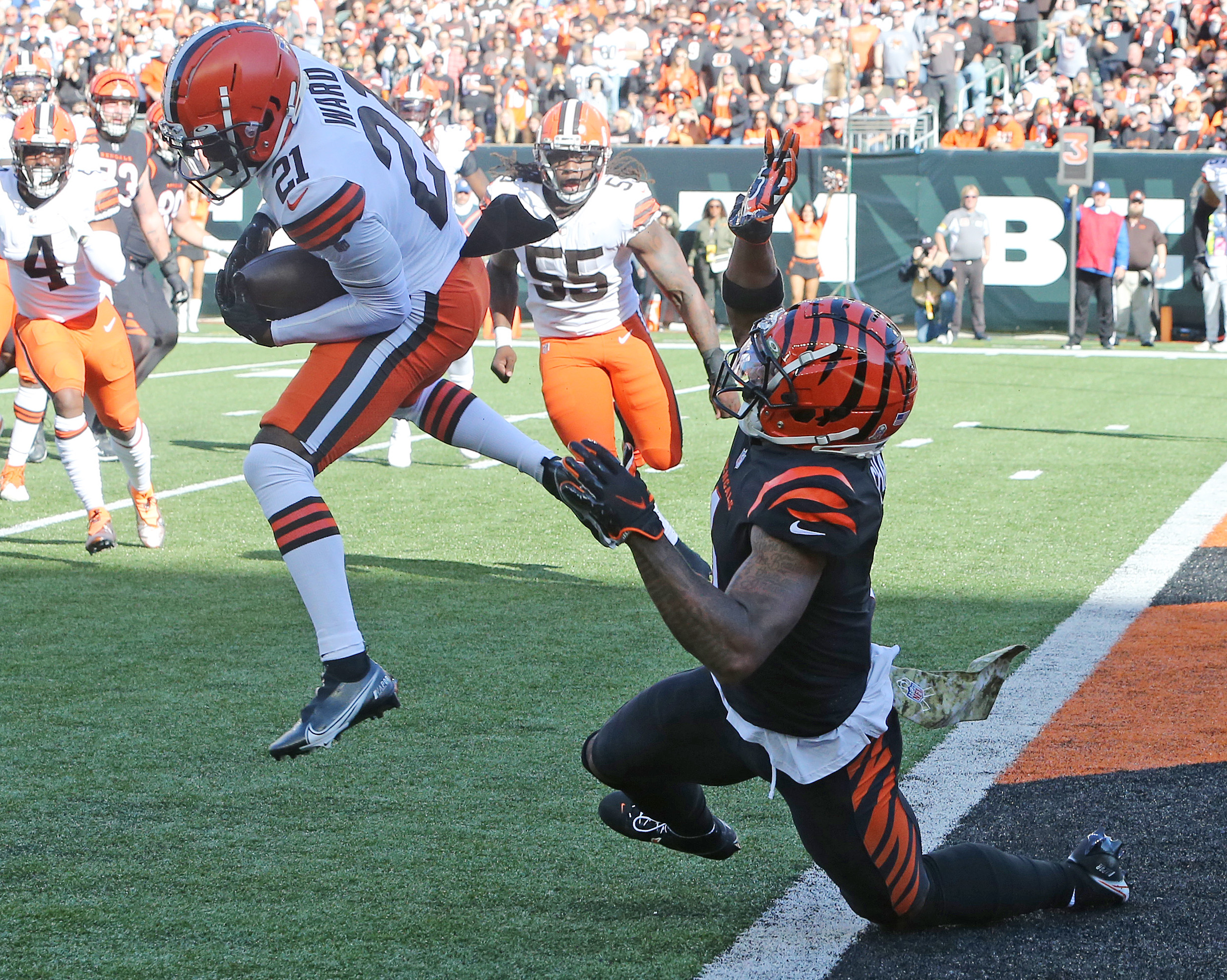 How Myles Garrett, Sione Takitaki and the rest of the Browns defense graded  vs. the Bengals 