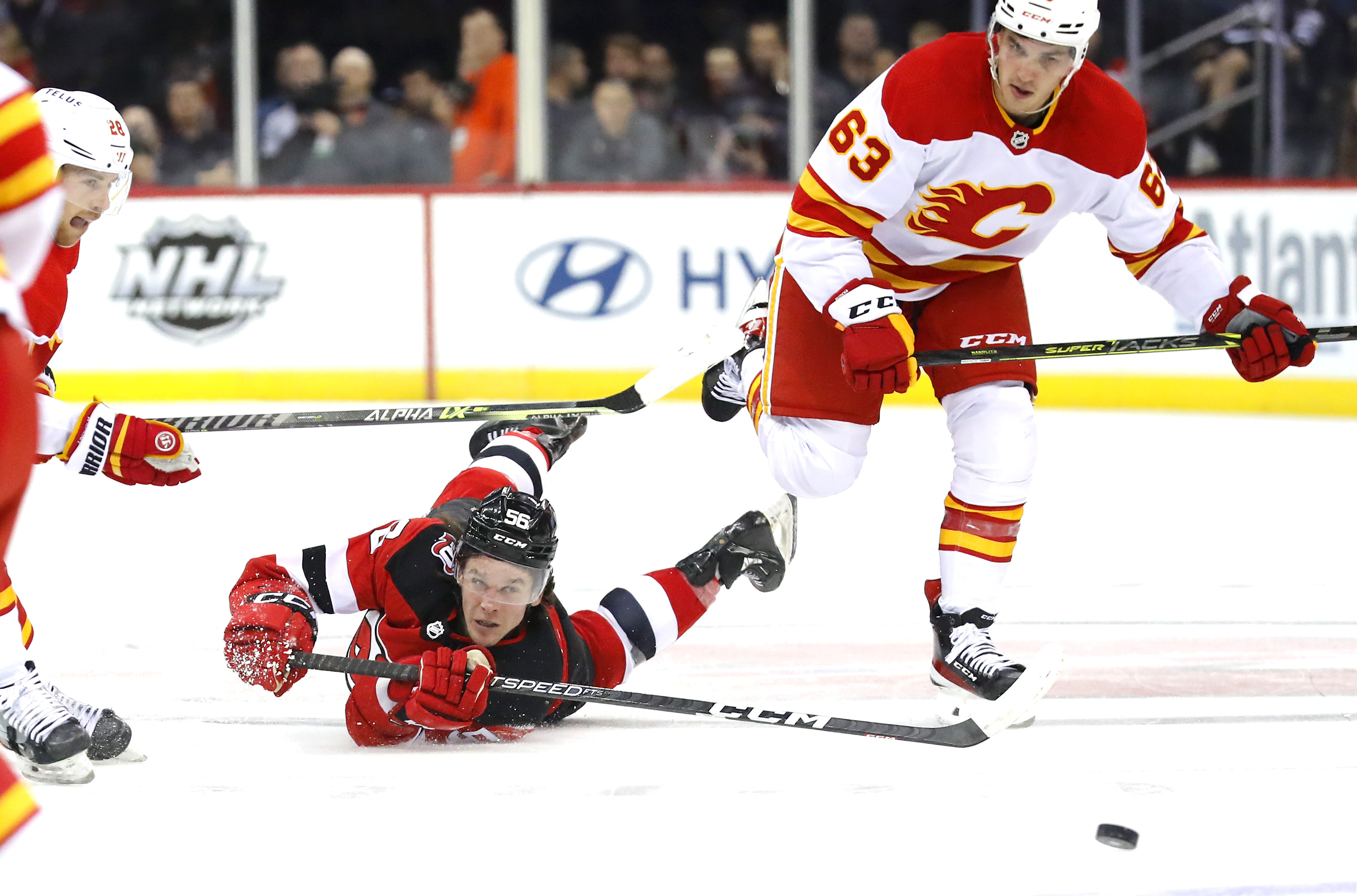 Devils beat Flames for 7th win in a row