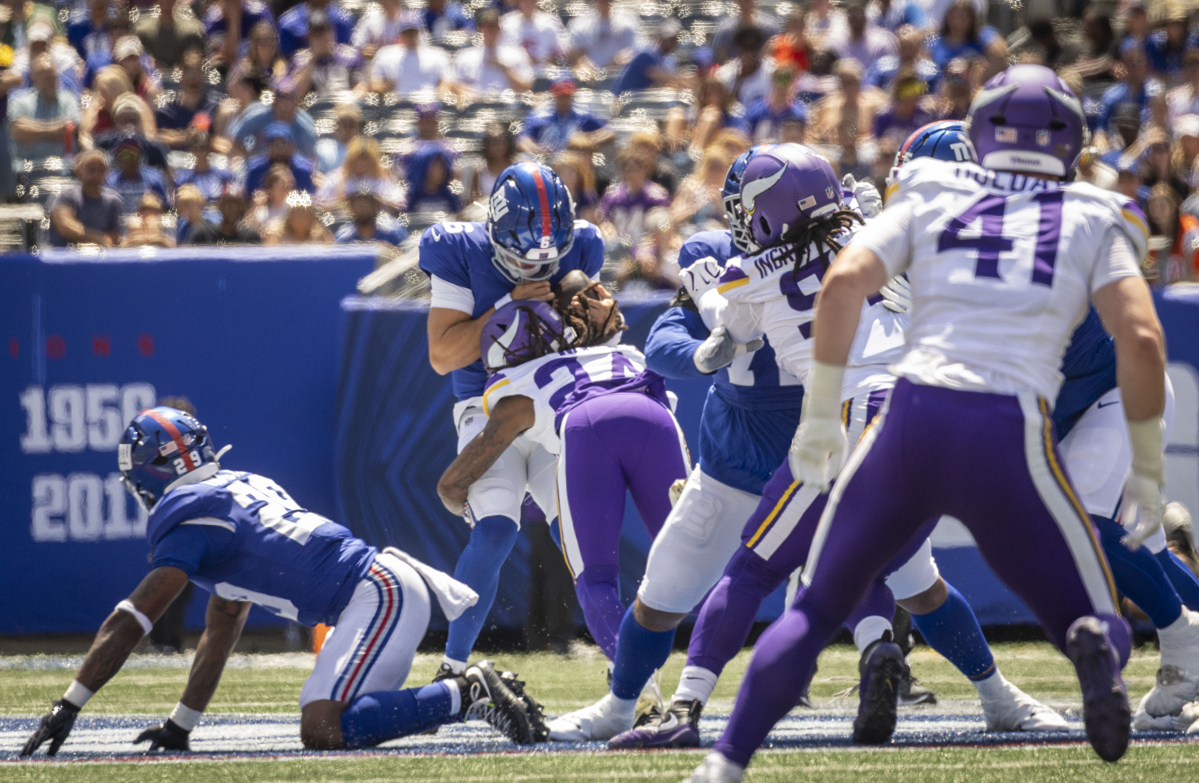 Giants' Jaxson Dart shows impressive resilience after taking big