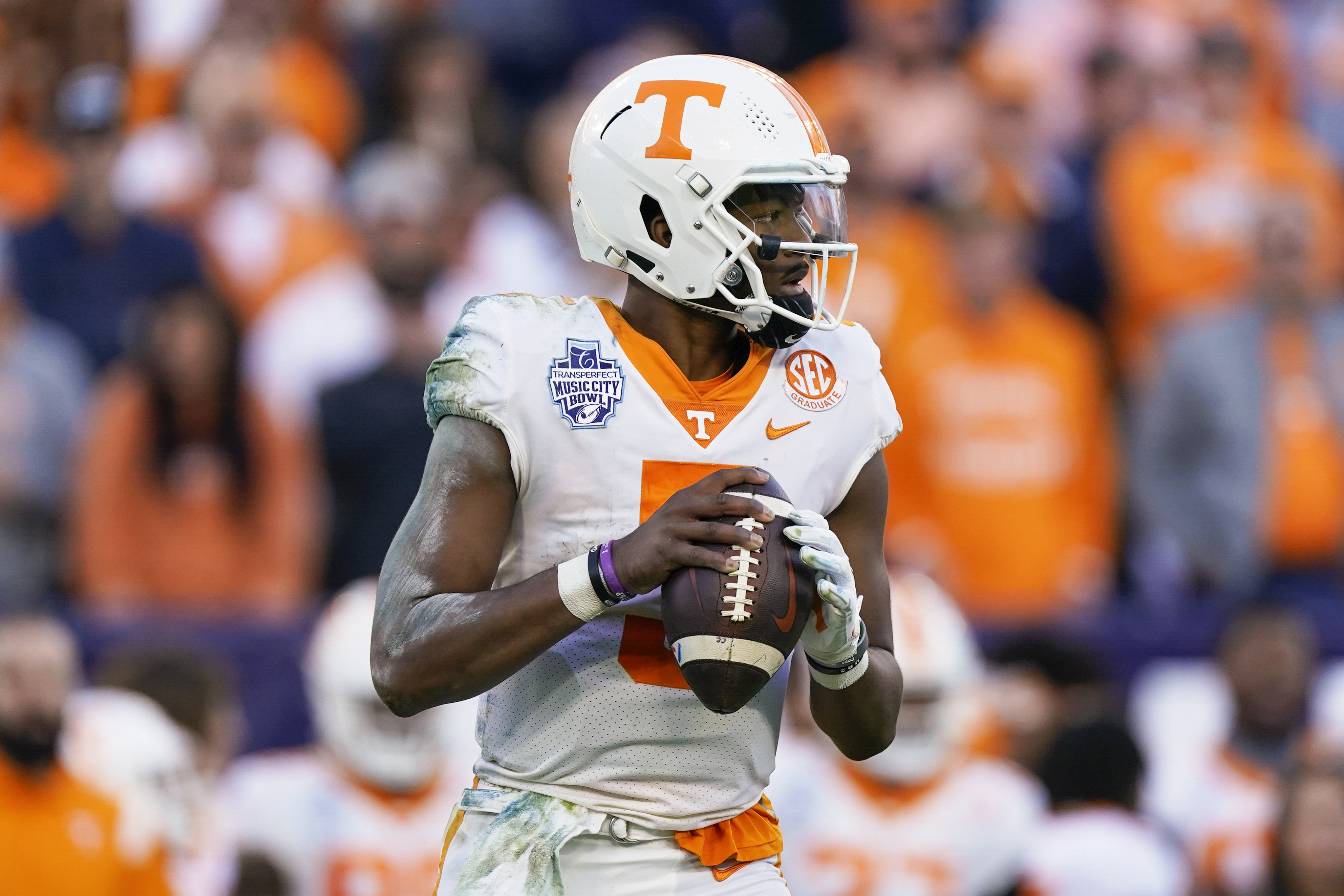 Hendon Hooker 'in complete command' of Tennessee Vols' offense