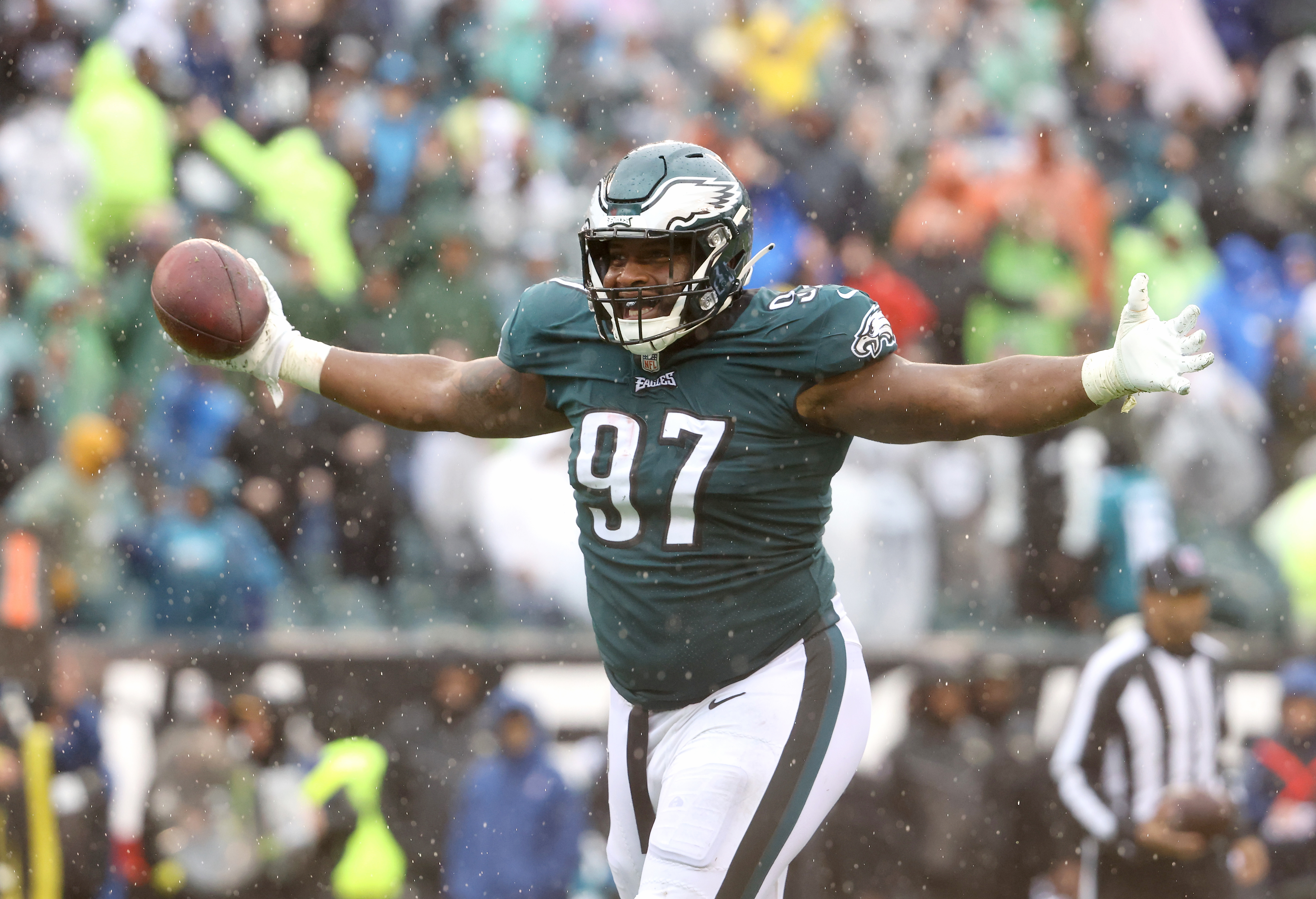 Philadelphia Eagles defensive tackle Javon Hargrave (97) pulls